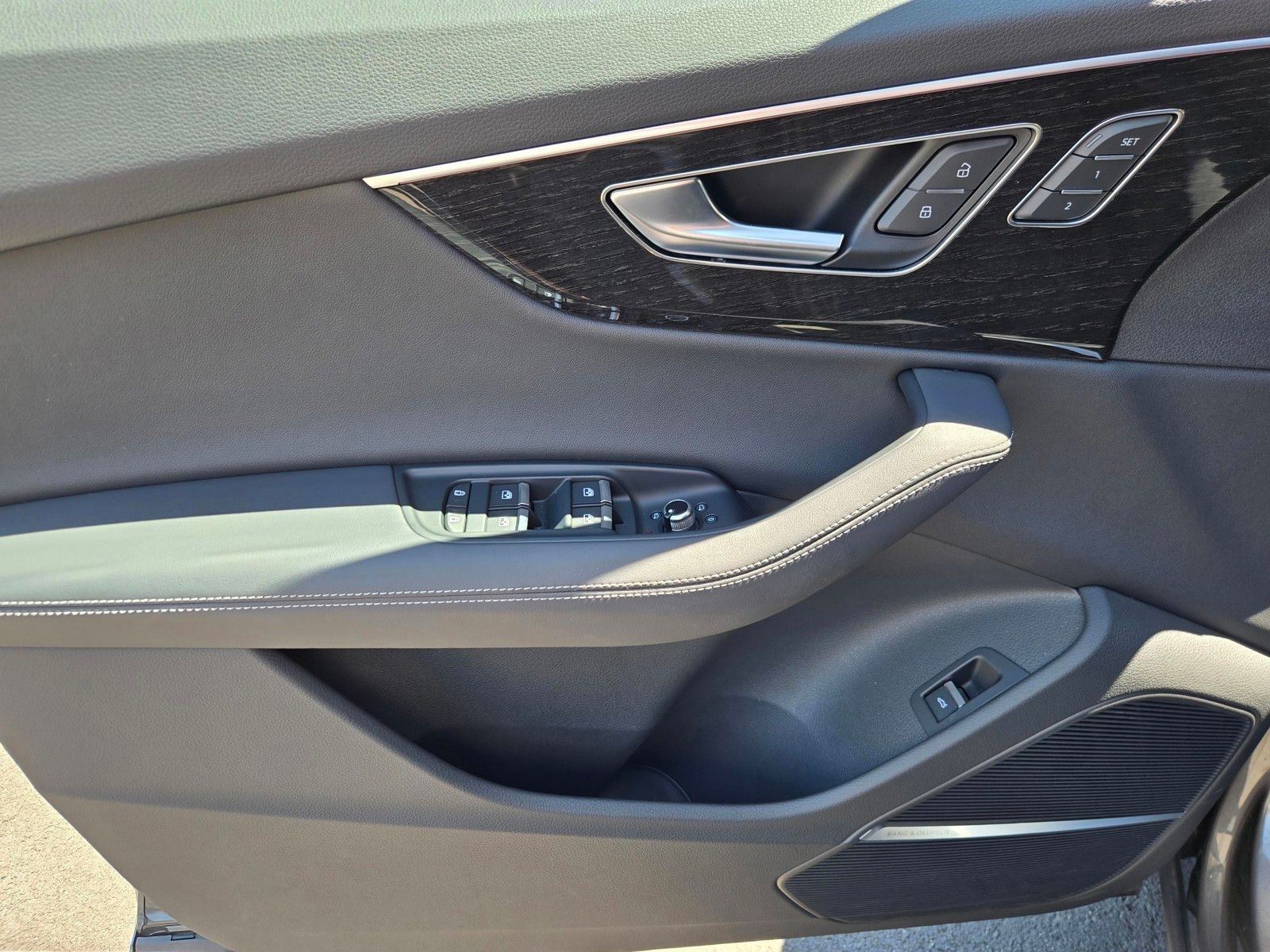2025 Audi Q7 55 Premium Plus — full photo 17 of 45