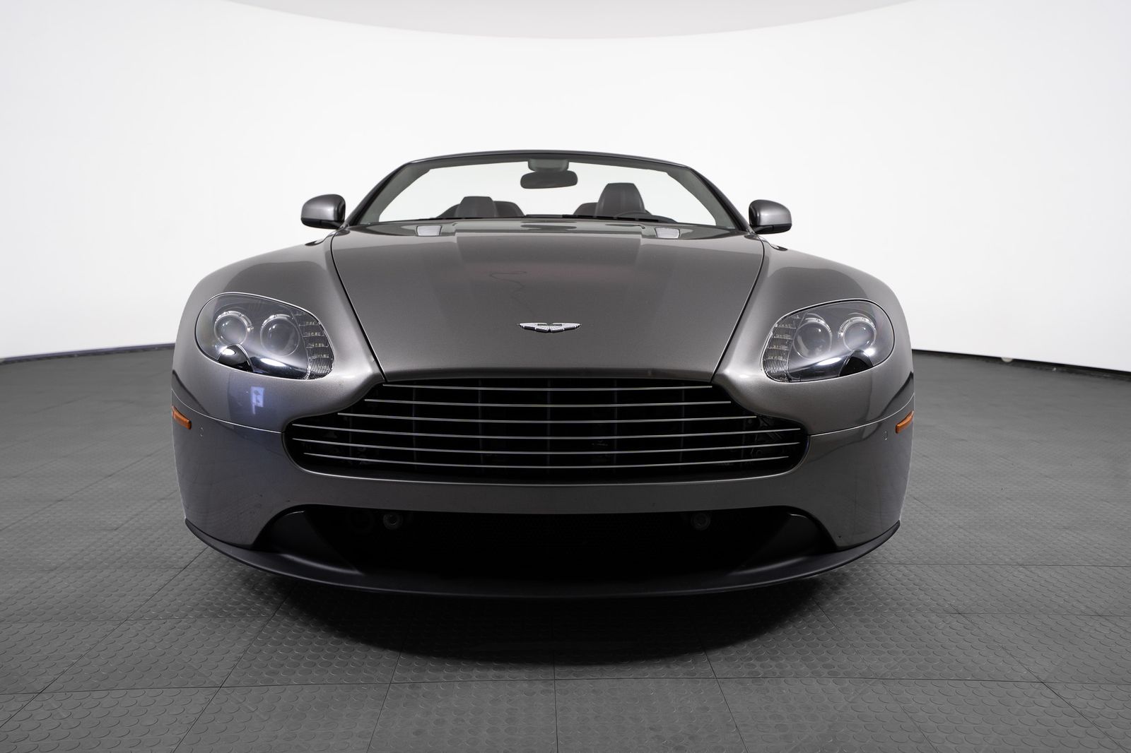 2012 Aston Martin V8 Vantage — full photo 8 of 50