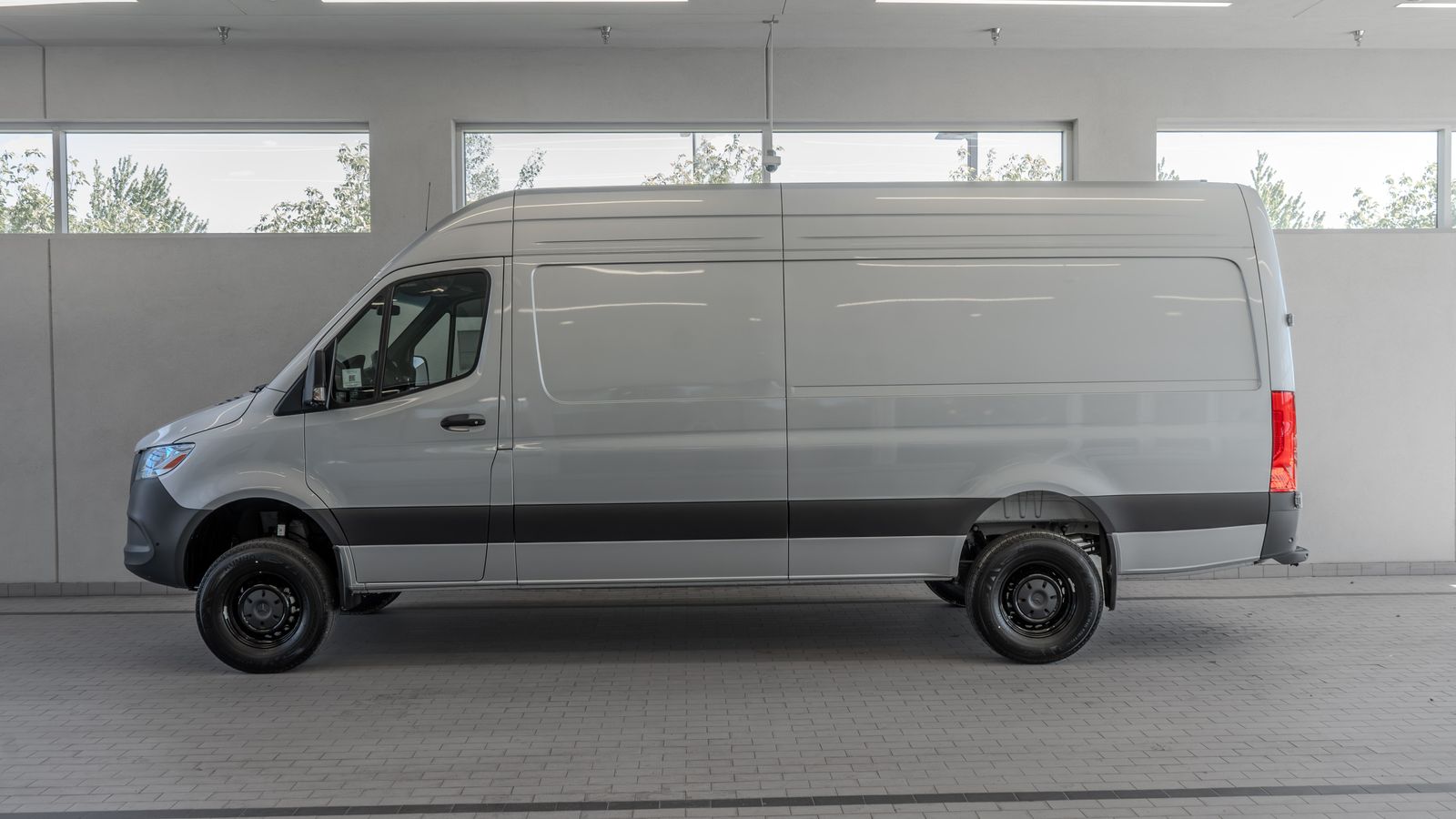 2025 Mercedes-Benz Sprinter 2500 Cargo 170 WB — full photo 2 of 36