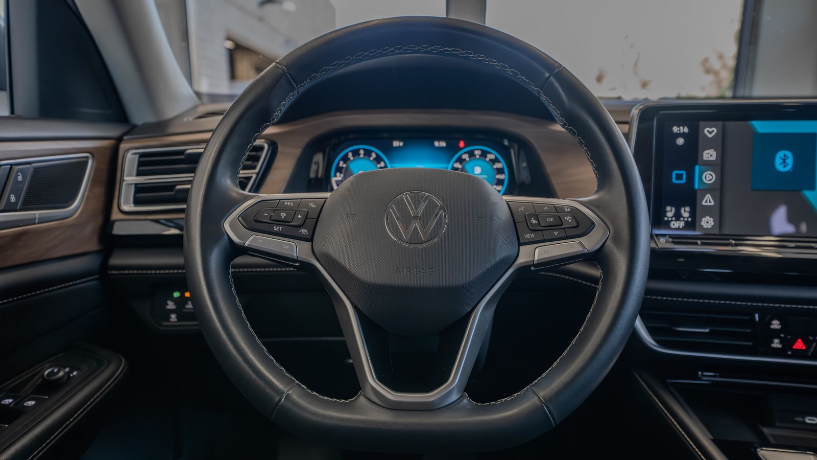 2024 Volkswagen Atlas 2.0T SE w/Technology — foto completa 9 de 35