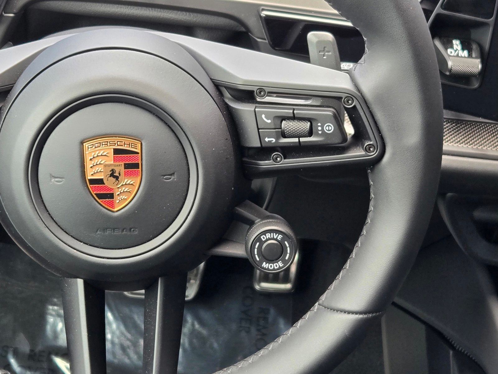 2026 Porsche Cayenne GTS — full photo 17 of 27