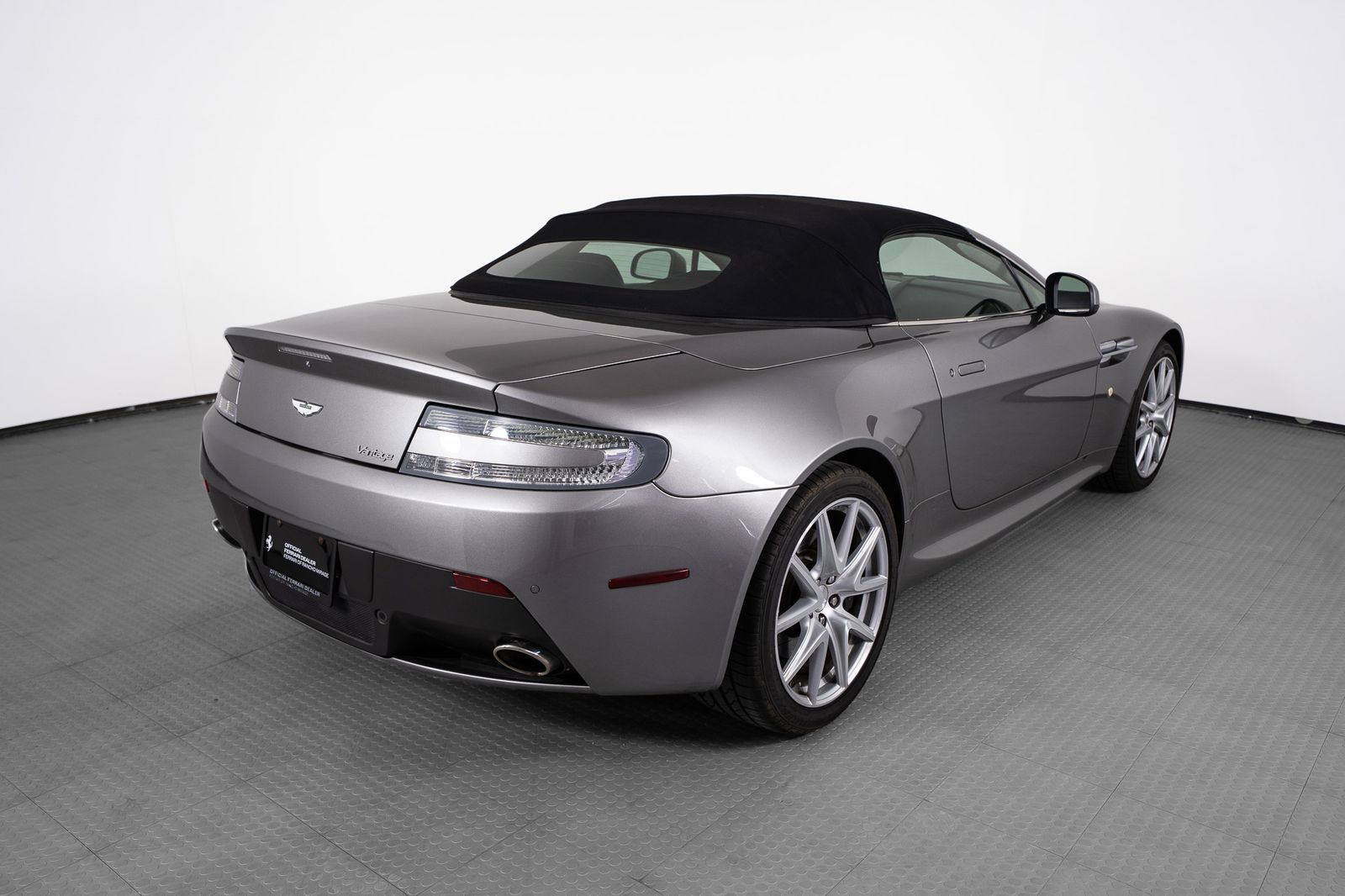 2012 Aston Martin V8 Vantage — foto completa 47 de 49