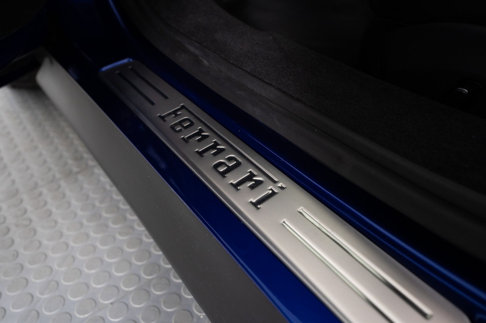 2025 Ferrari SF90 Spider — full photo 19 of 66