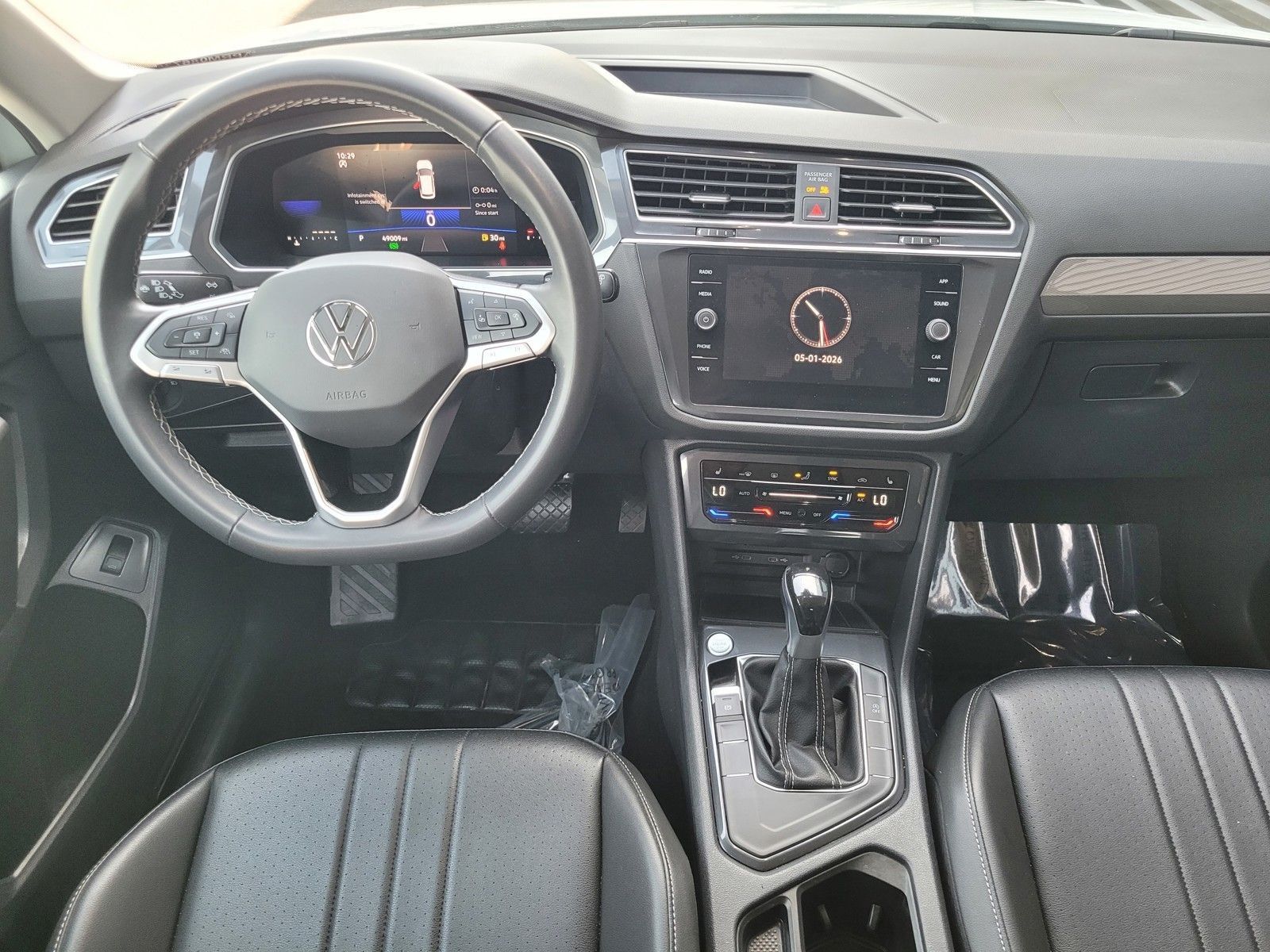 2024 Volkswagen Tiguan 2.0T SE — full photo 13 of 45