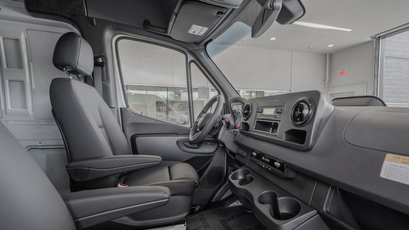 2025 Mercedes-Benz Sprinter 2500 Cargo 144 WB — full photo 17 of 35