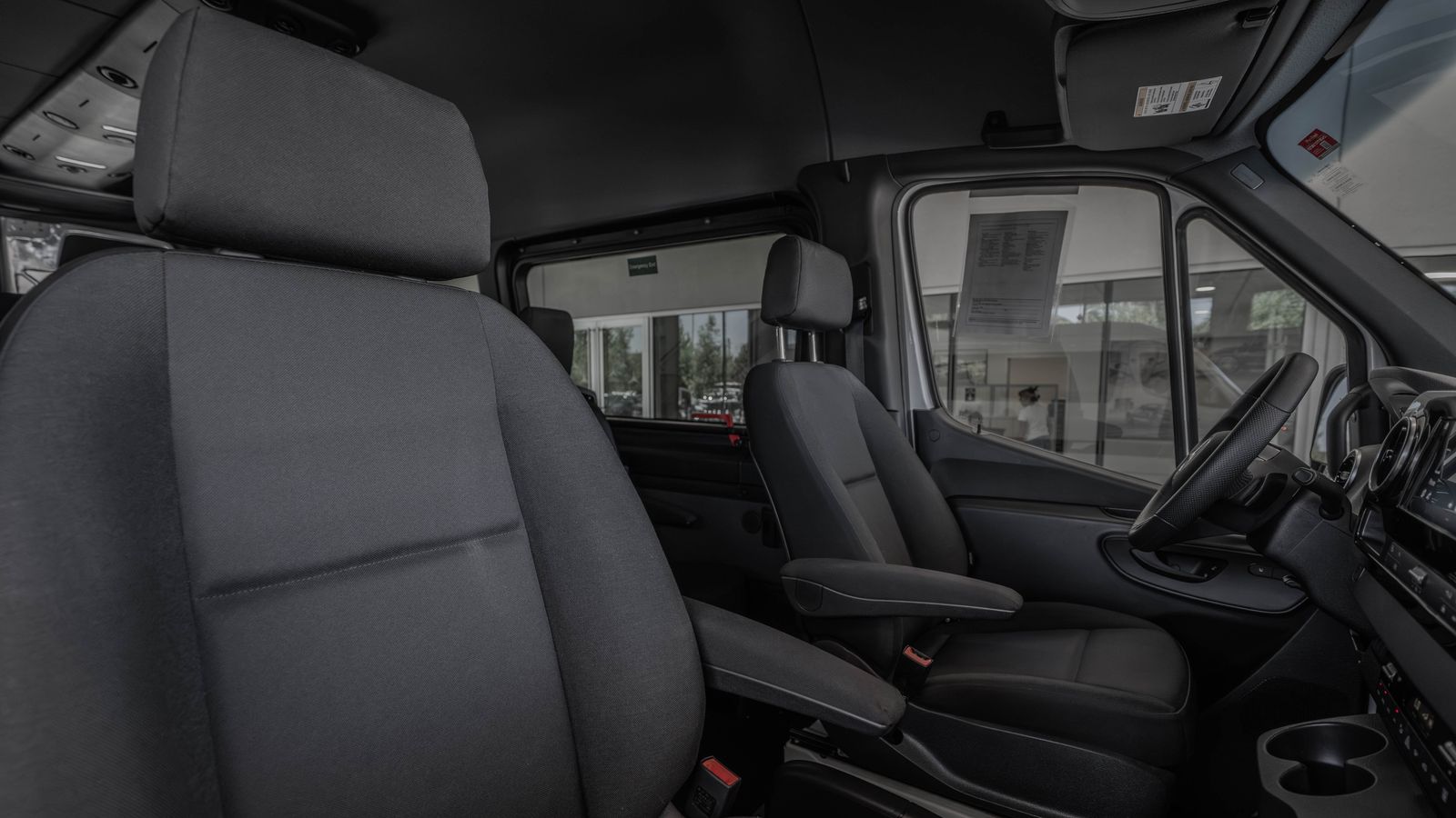 2025 Mercedes-Benz Sprinter 2500 Passenger 170 WB — full photo 32 of 35
