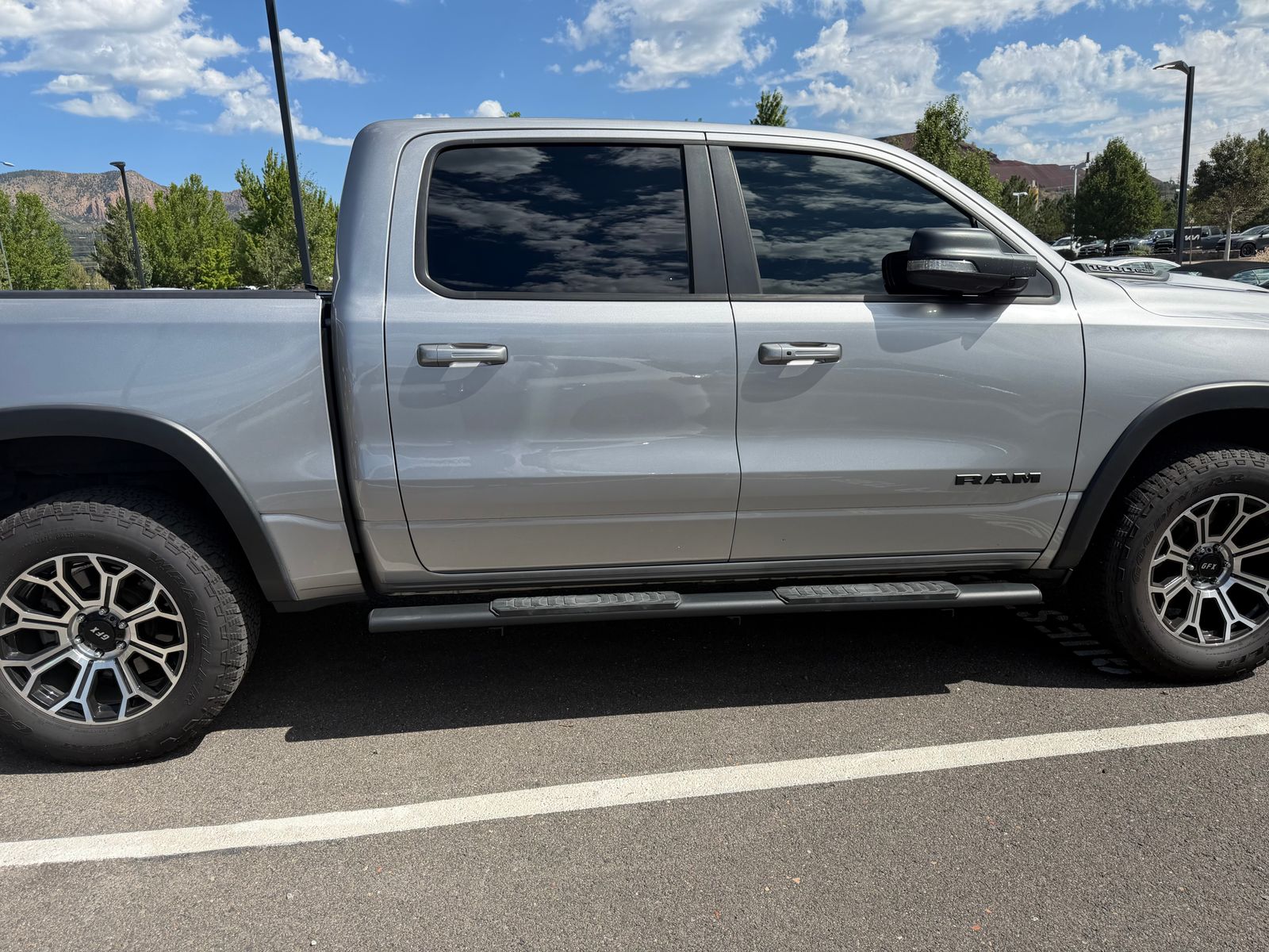 2020 Ram 1500 Rebel — foto completa 1 de 10