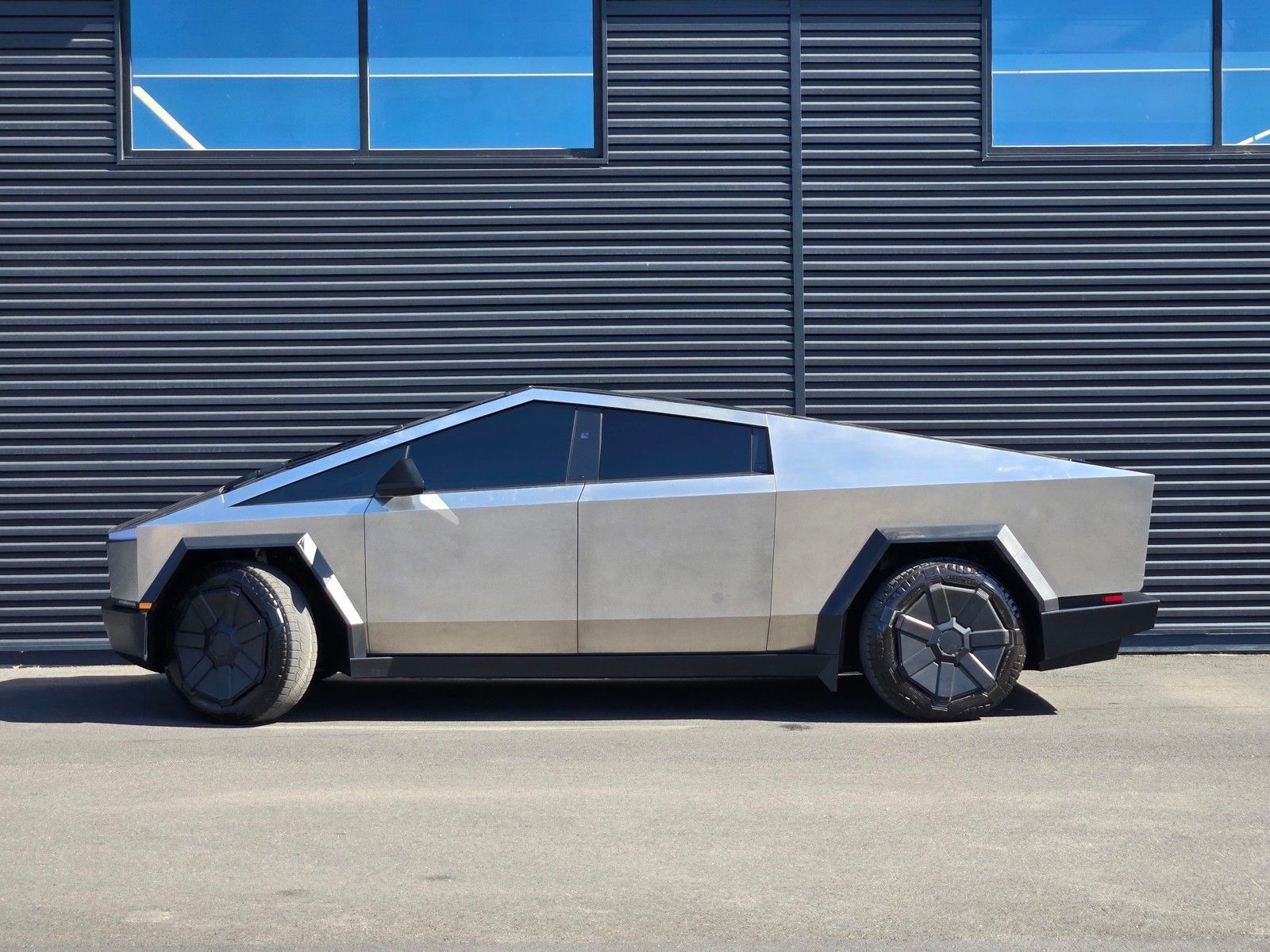 2024 Tesla Cybertruck Cyberbeast — full photo 3 of 45