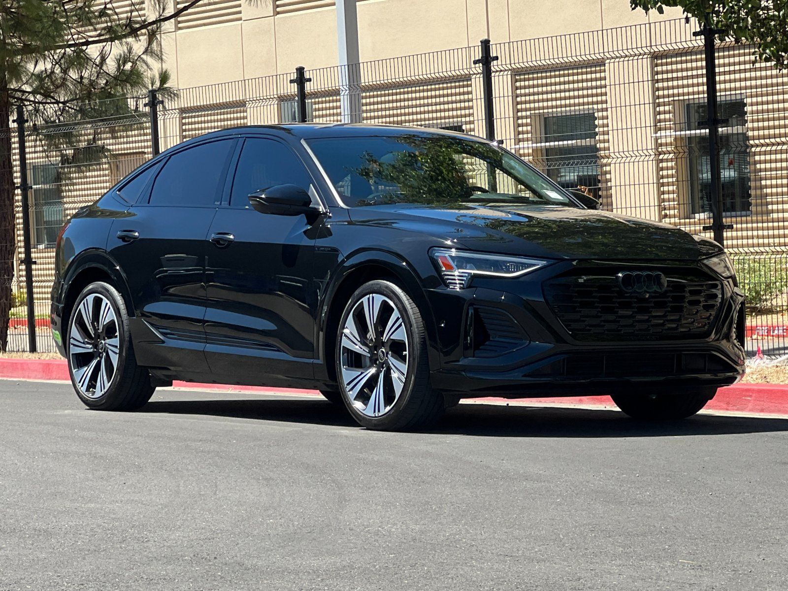 2024 Audi Q8 Sportback e-tron Prestige — full photo 7 of 28