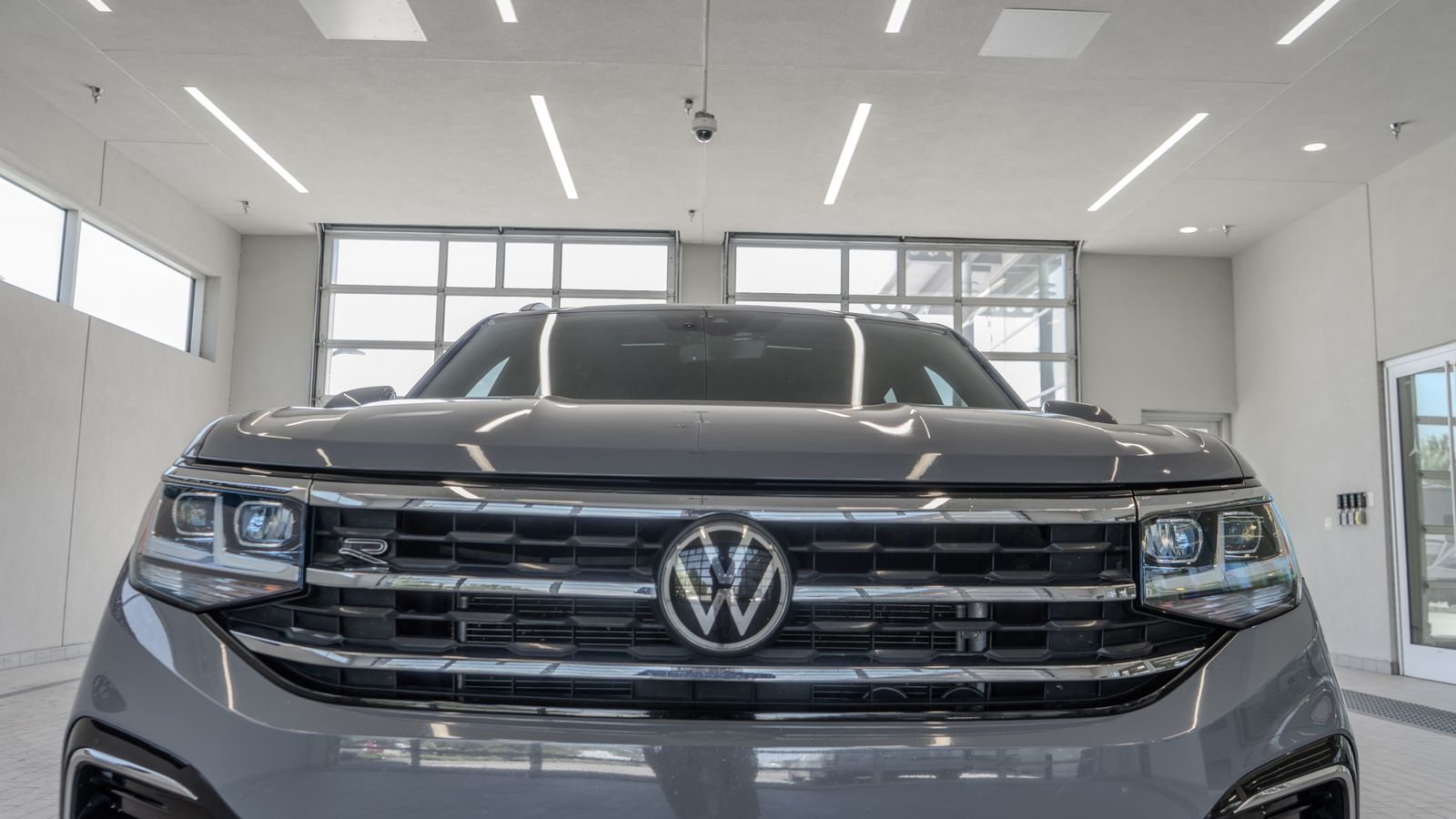 2022 Volkswagen Atlas Cross Sport 3.6L V6 SEL R-Line — full photo 23 of 34