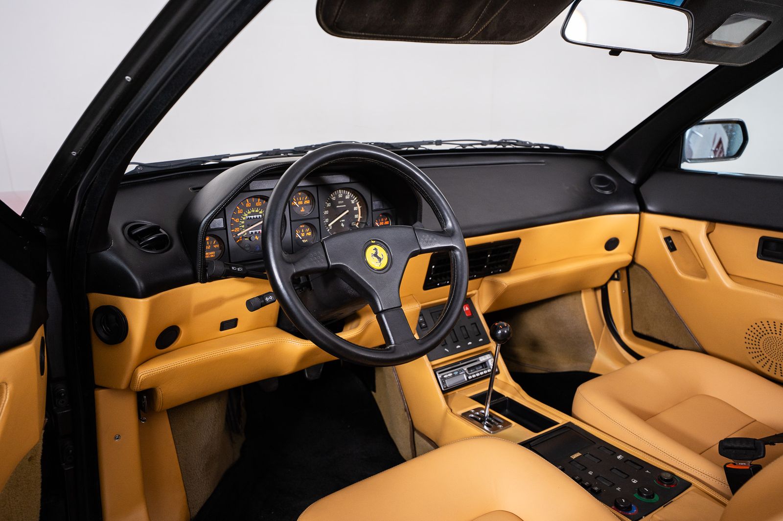 1992 Ferrari Mondial T — foto completa 13 de 38