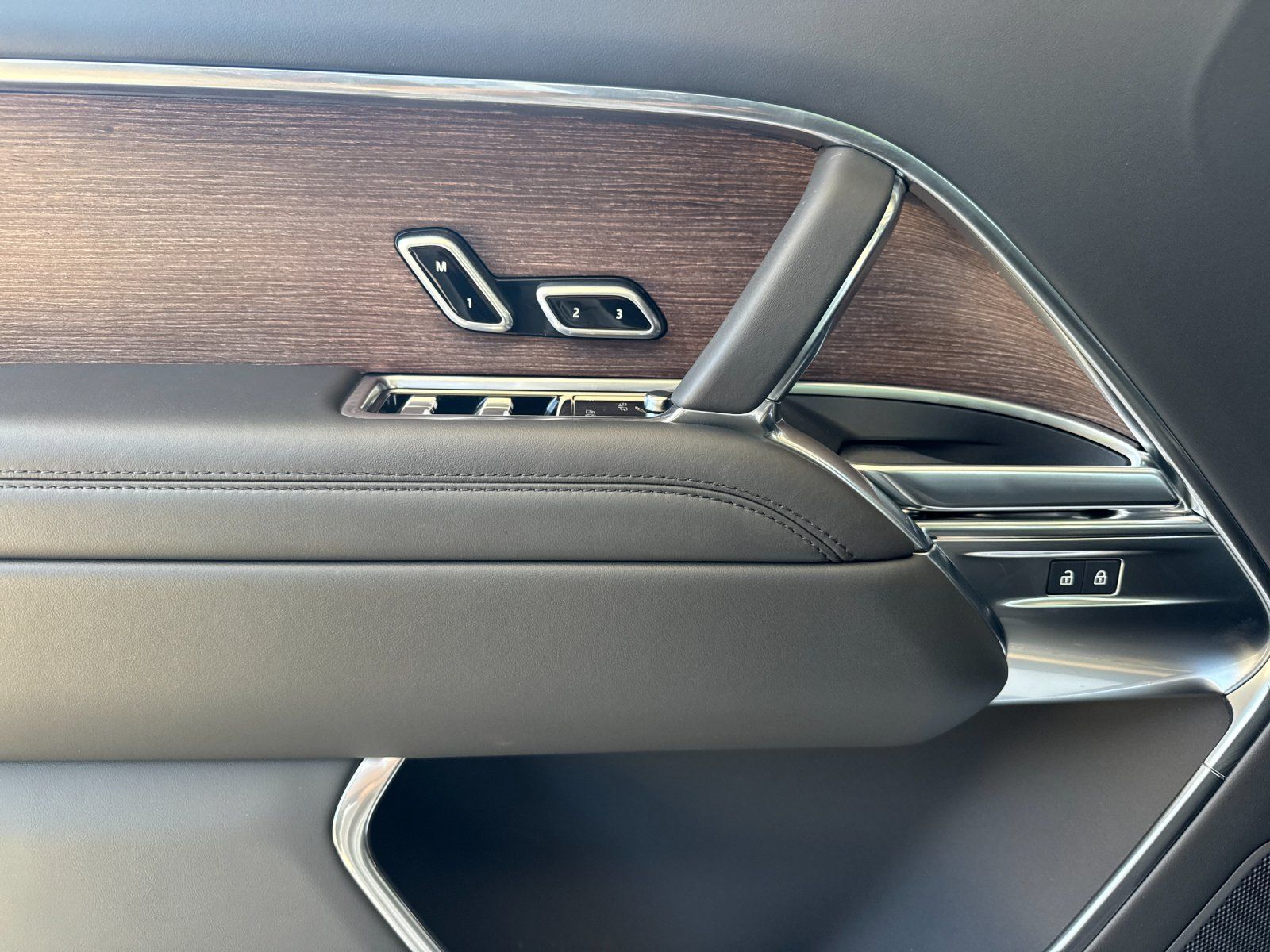 2025 Land Rover Range Rover SE — foto completa 10 de 29
