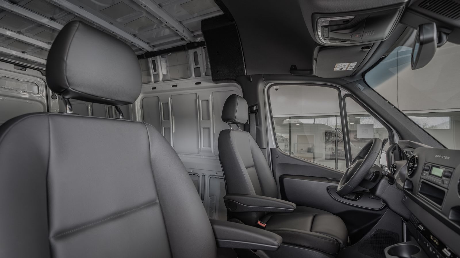 2025 Mercedes-Benz Sprinter 2500 Cargo 144 WB — full photo 32 of 35