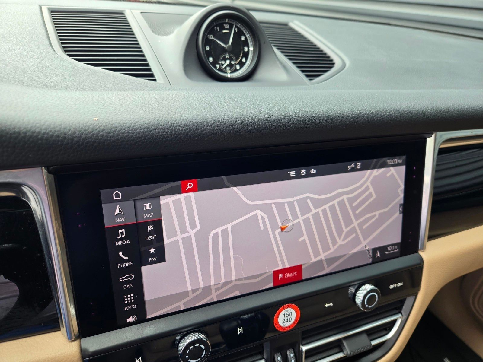 2024 Porsche Macan Base — full photo 21 of 27