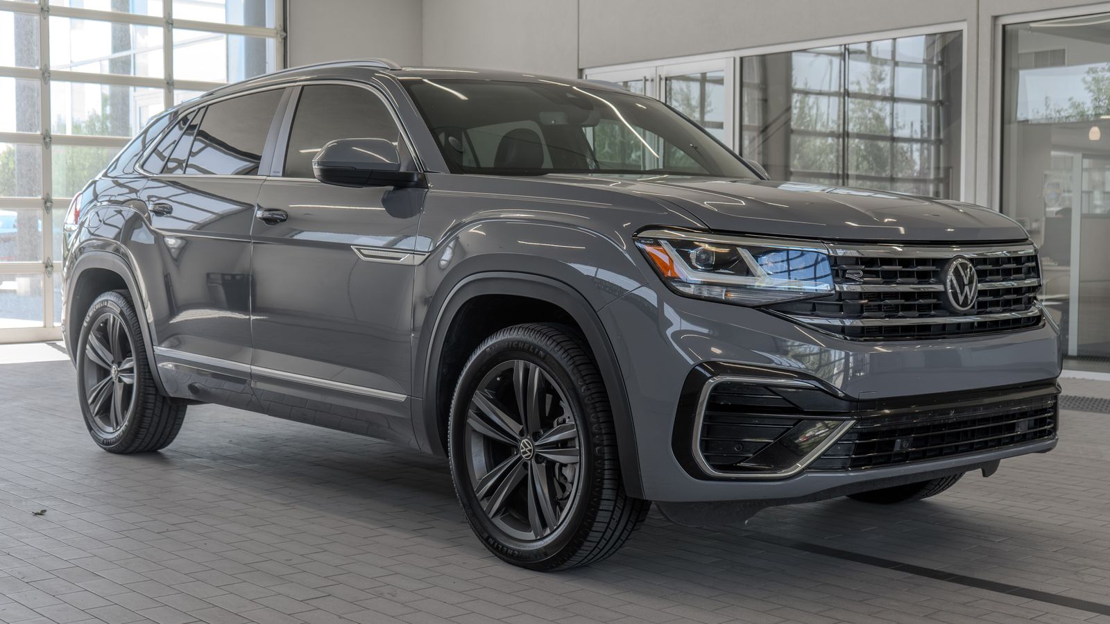 2022 Volkswagen Atlas Cross Sport 3.6L V6 SEL R-Line — foto completa 12 de 34