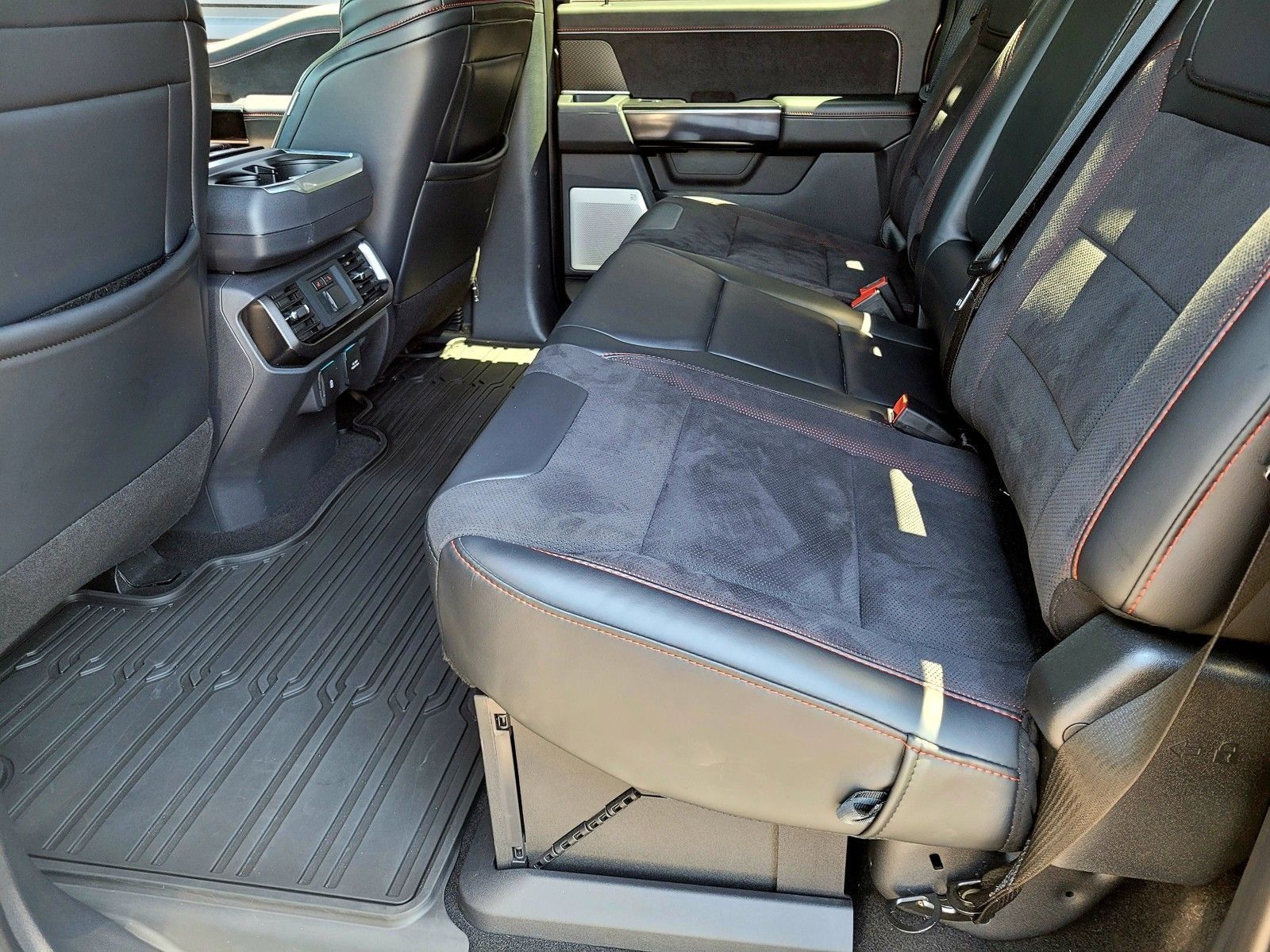 2024 Ford F-150 Raptor — full photo 14 of 46