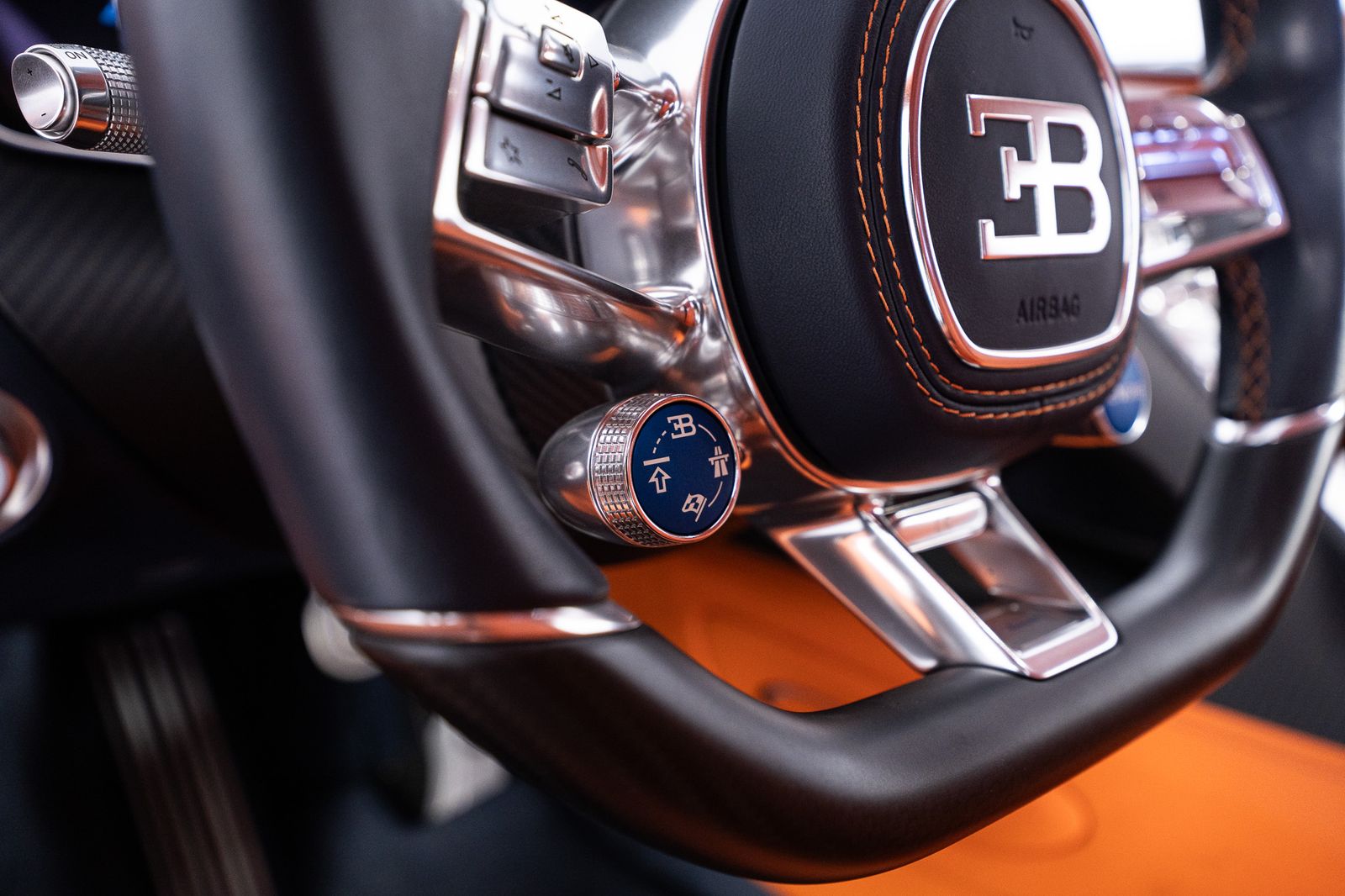 2018 Bugatti Chiron — foto completa 43 de 85