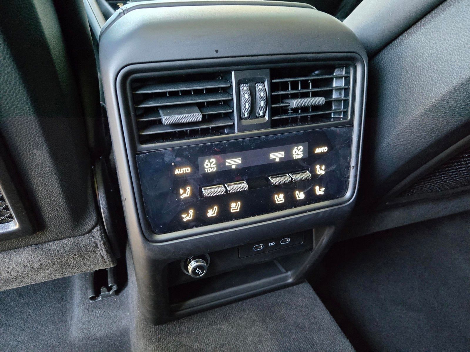 2026 Porsche Cayenne GTS — full photo 14 of 27