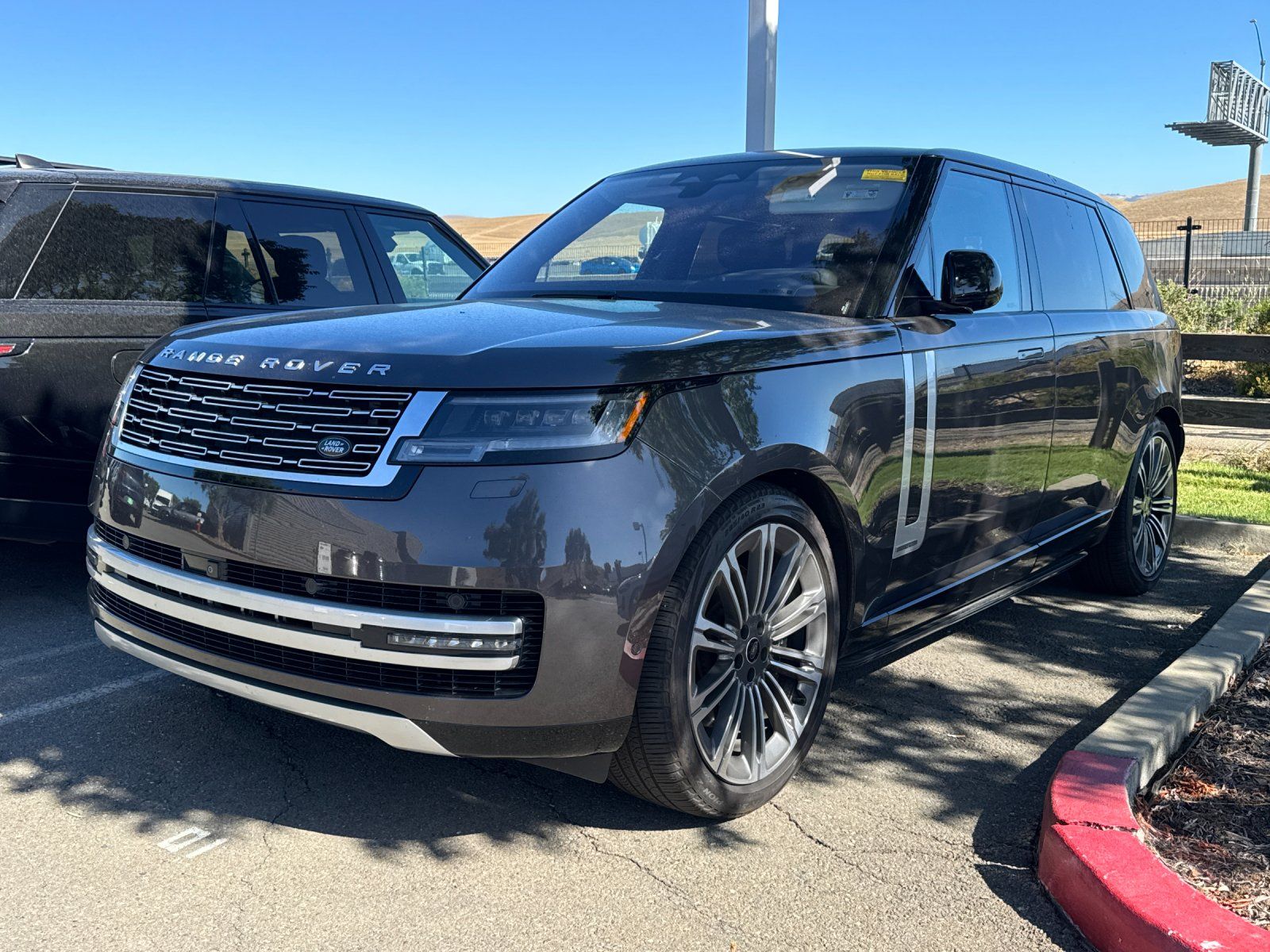 2023 Land Rover Range Rover Autobiography — foto completa 2 de 3