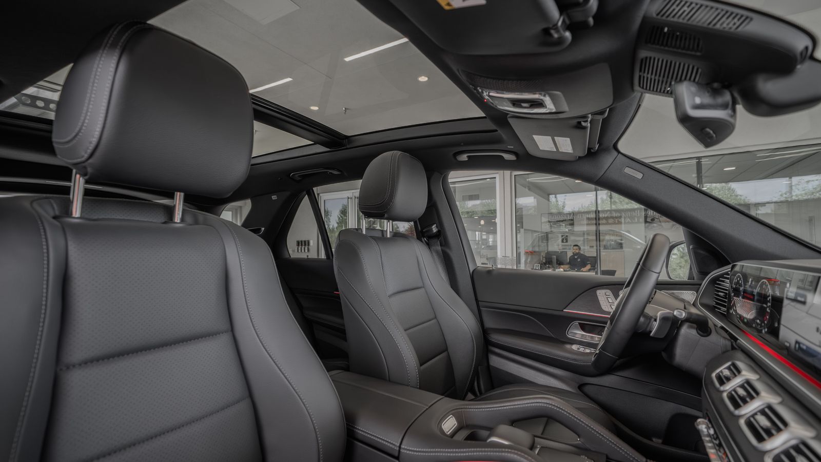2025 Mercedes-Benz GLE GLE 450e — full photo 32 of 35