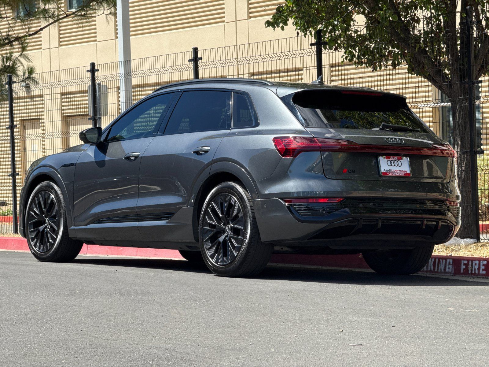 2024 Audi Q8 e-tron Prestige — foto completa 4 de 29