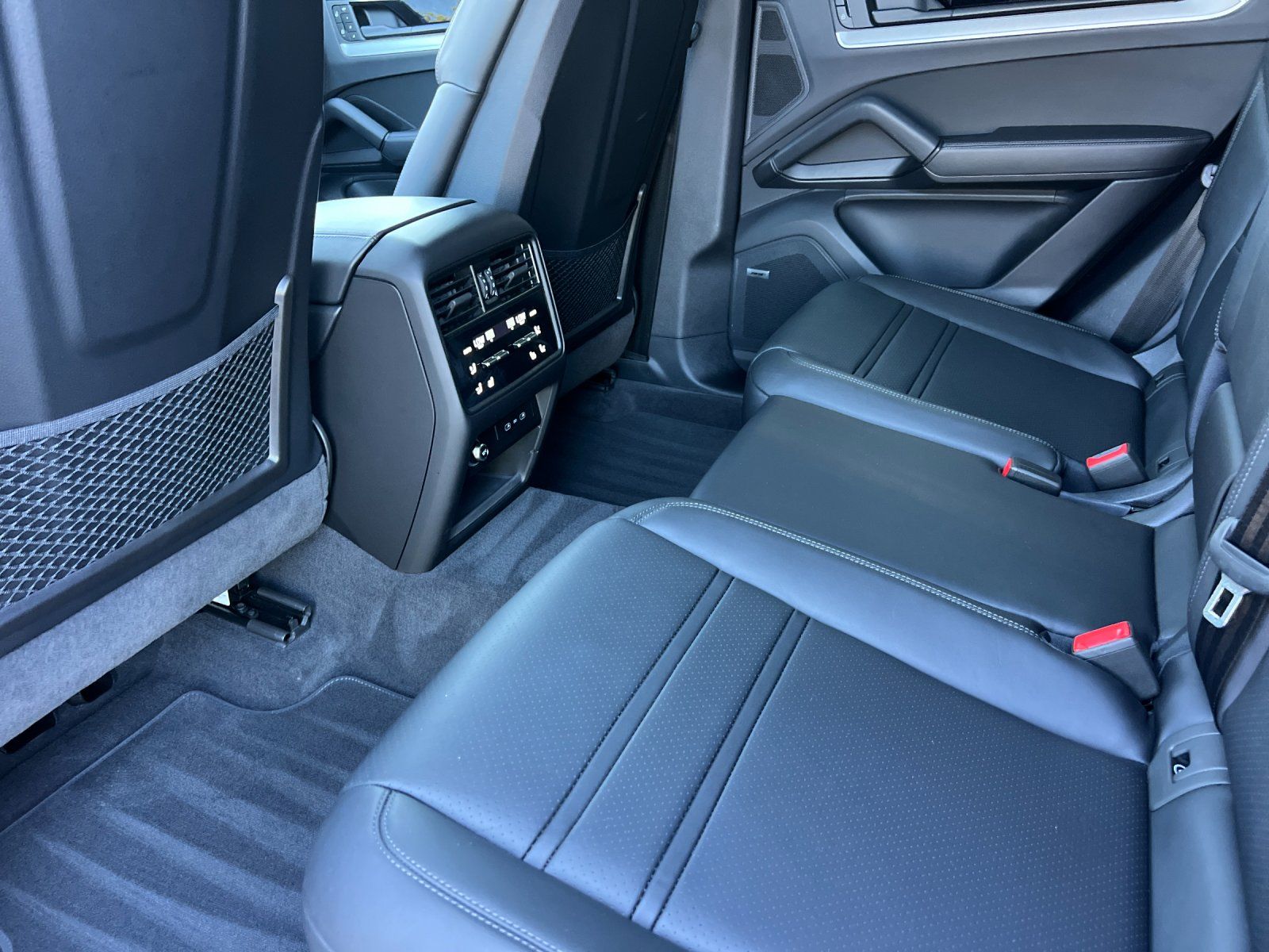 2026 Porsche Cayenne Coupe Base — full photo 13 of 30