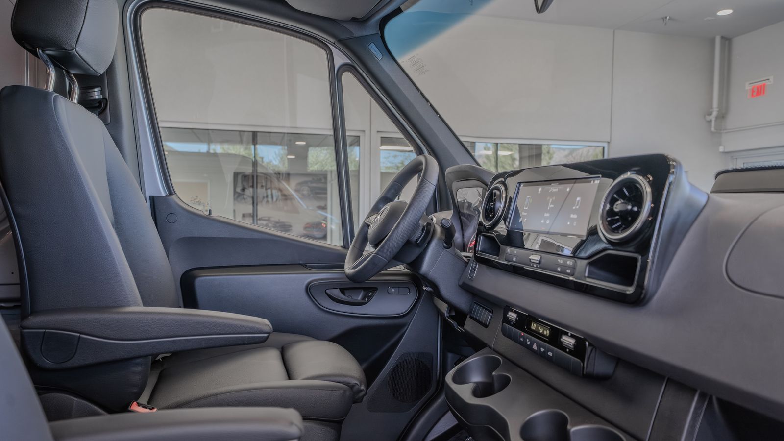 2025 Mercedes-Benz Sprinter 2500 Cargo 170 WB — full photo 18 of 36