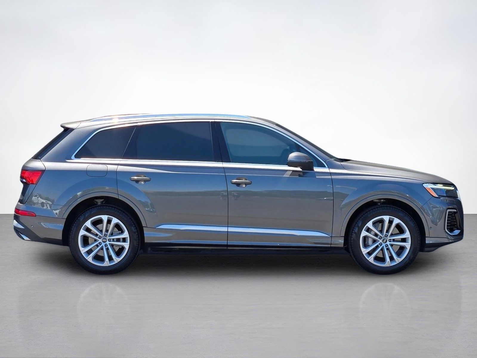 2025 Audi Q7 55 Premium Plus — full photo 7 of 45