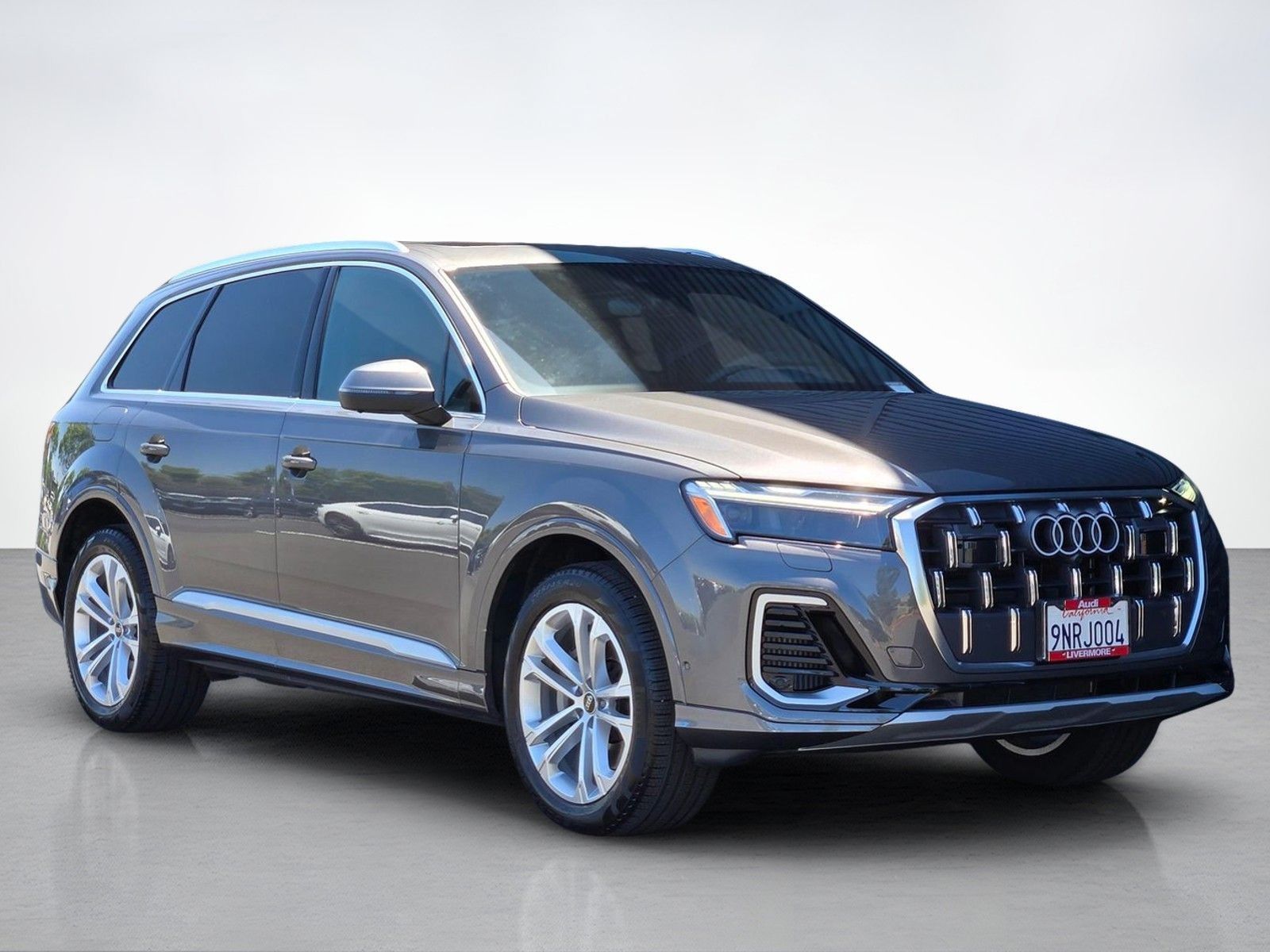 2025 Audi Q7 55 Premium Plus — full photo 8 of 45