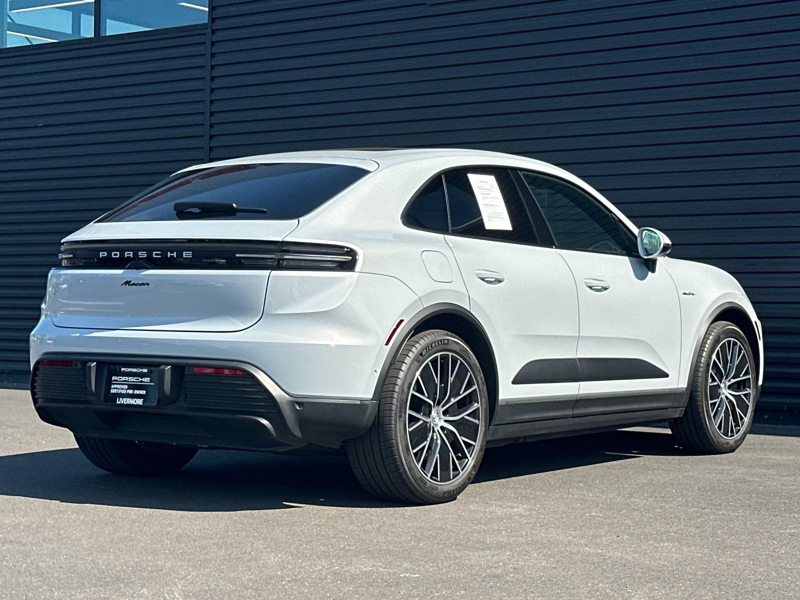2025 Porsche Macan Electric Base — full photo 8 of 29