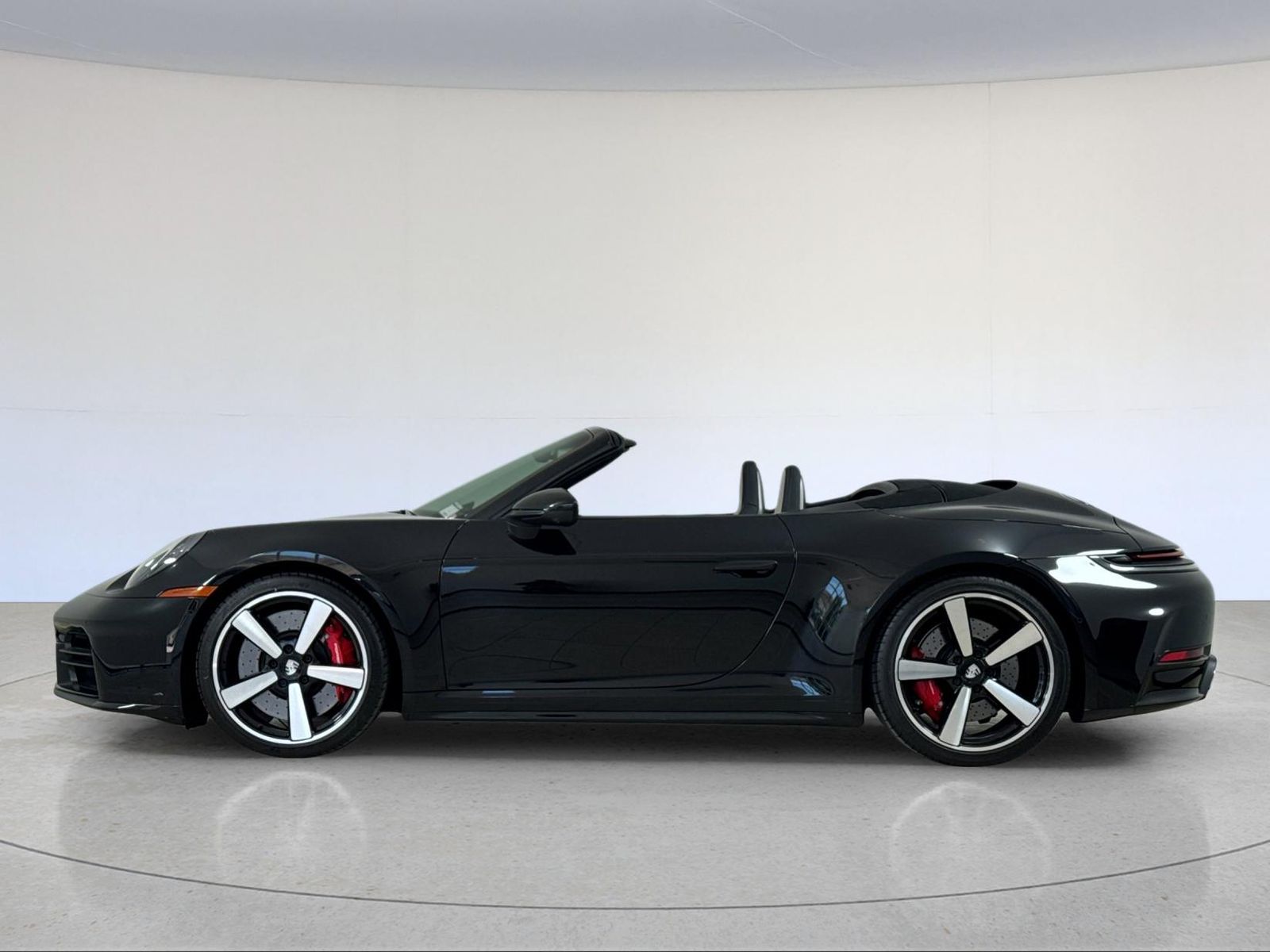 2025 Porsche 911 Carrera S — full photo 2 of 29