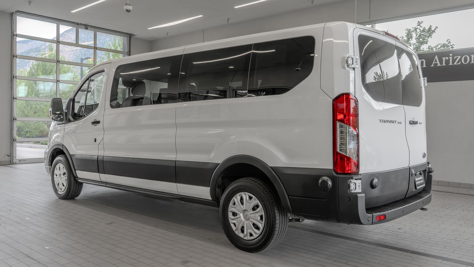 2024 Ford Transit-350 XLT — foto completa 13 de 35