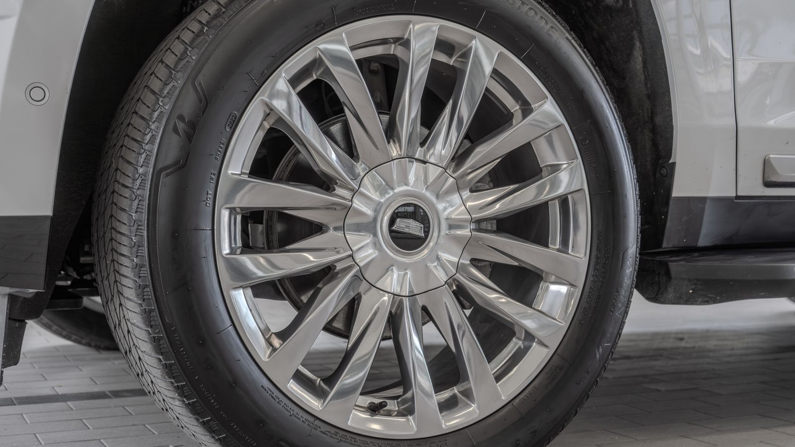 2023 Cadillac Escalade Premium Luxury — full photo 31 of 35