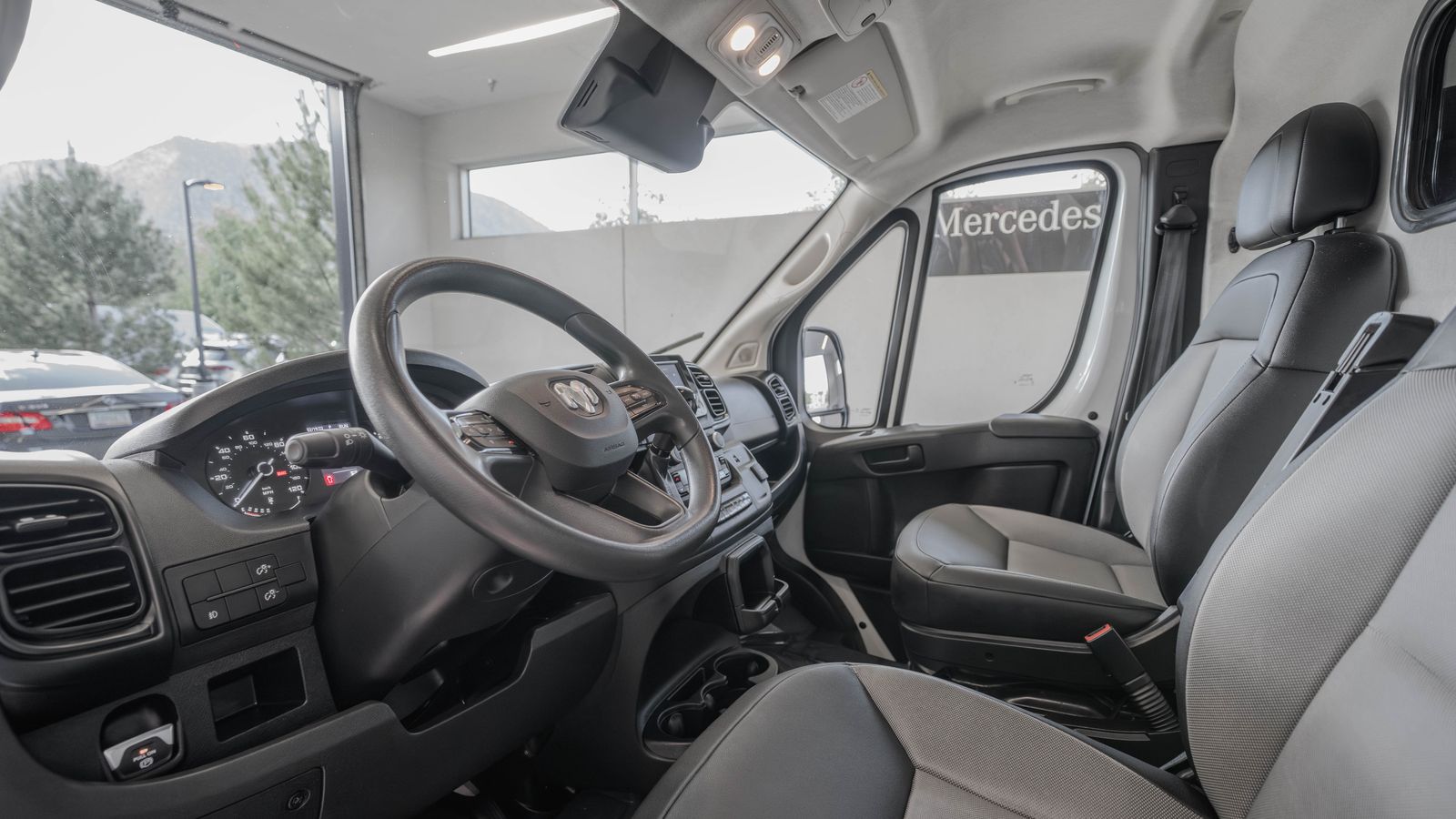 2025 Ram ProMaster 2500 High Roof — full photo 6 of 34