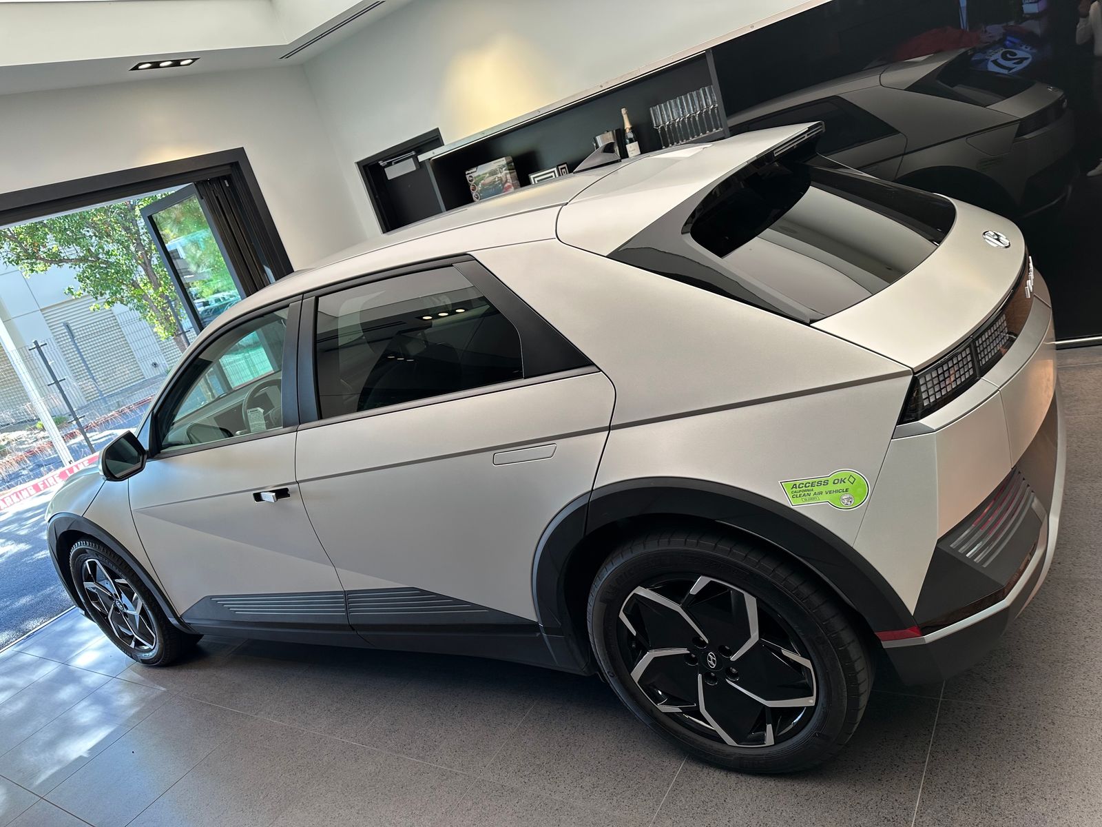 2023 Hyundai IONIQ 5 SEL — full photo 3 of 11