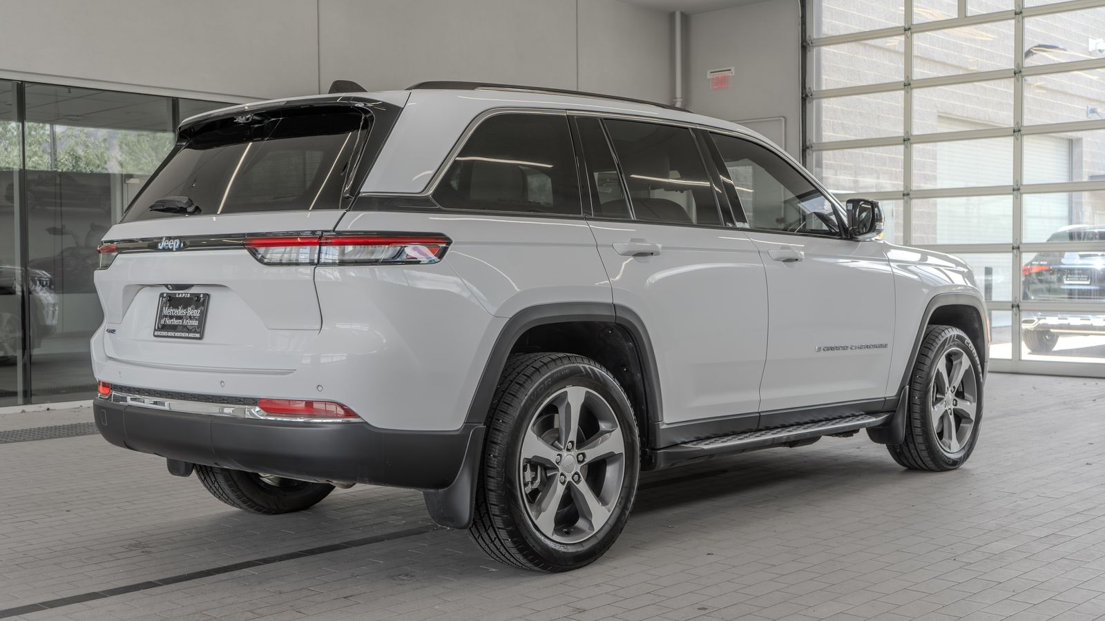 2023 Jeep Grand Cherokee 4xe — full photo 28 of 34