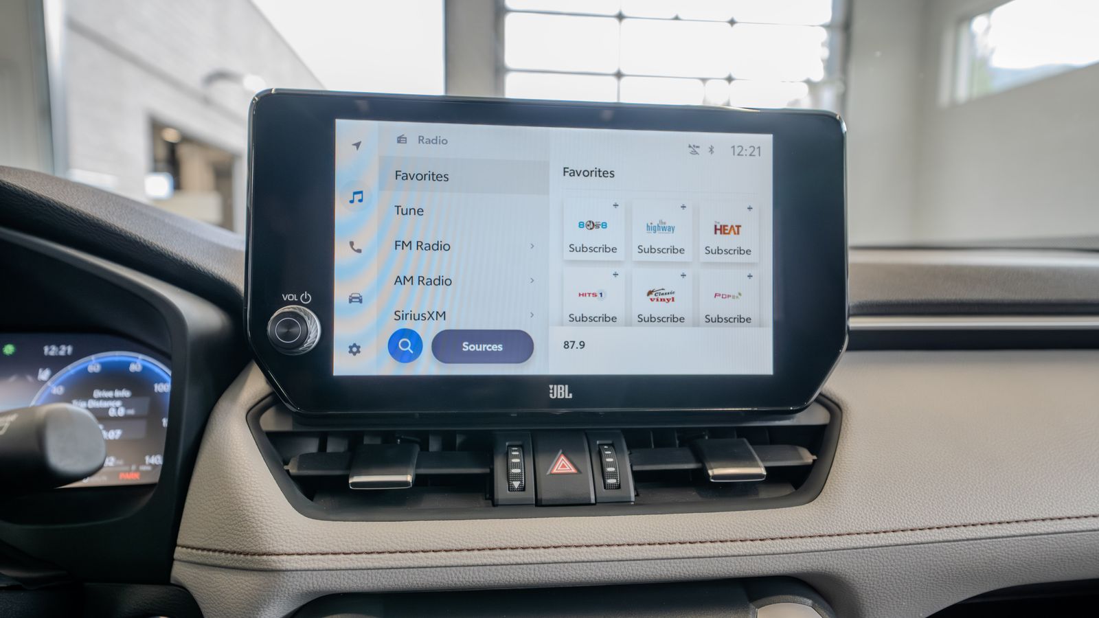 2024 Toyota RAV4 Hybrid Limited — full photo 20 of 35