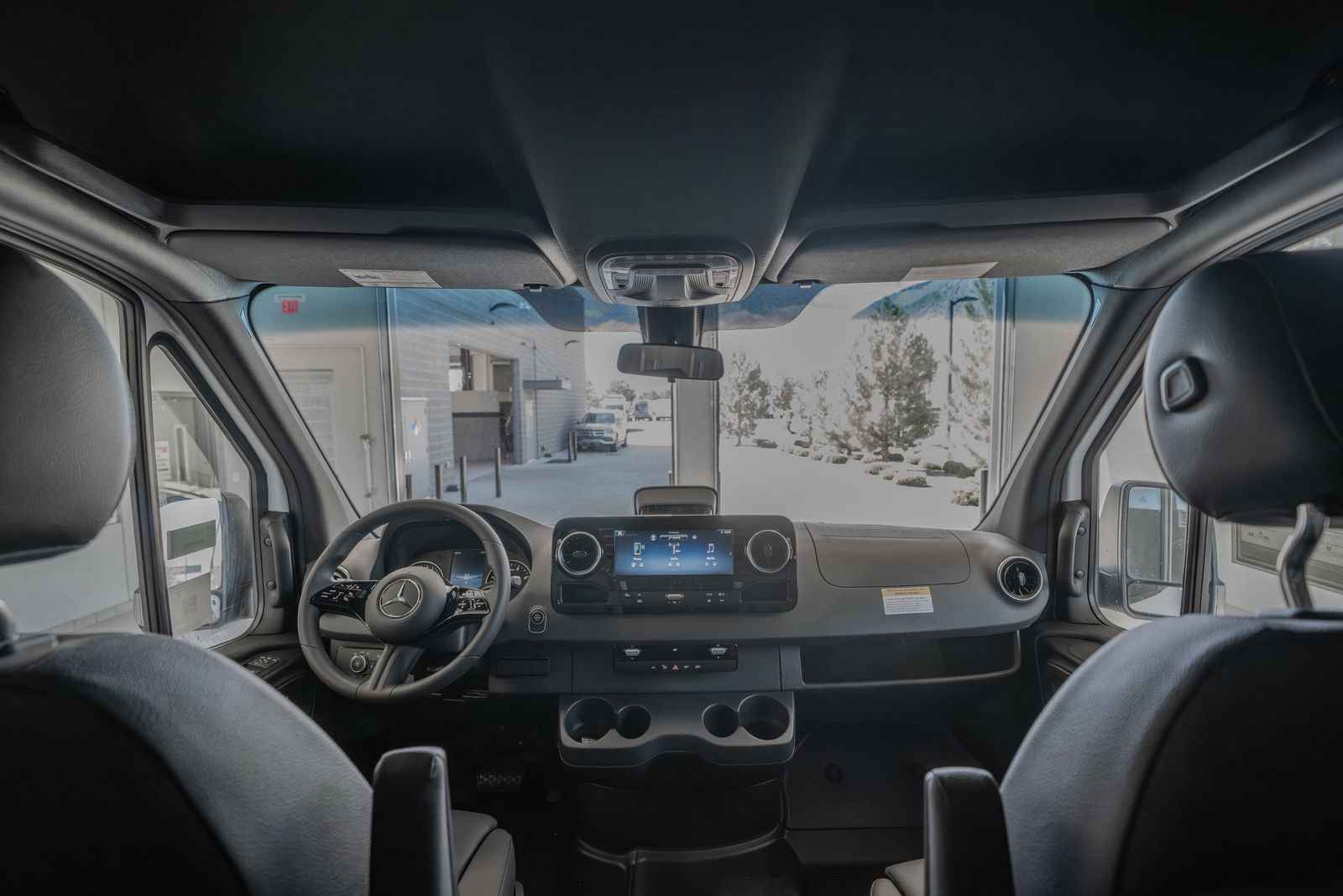 2025 Mercedes-Benz Sprinter 2500 Cargo 144 WB — foto completa 29 de 37