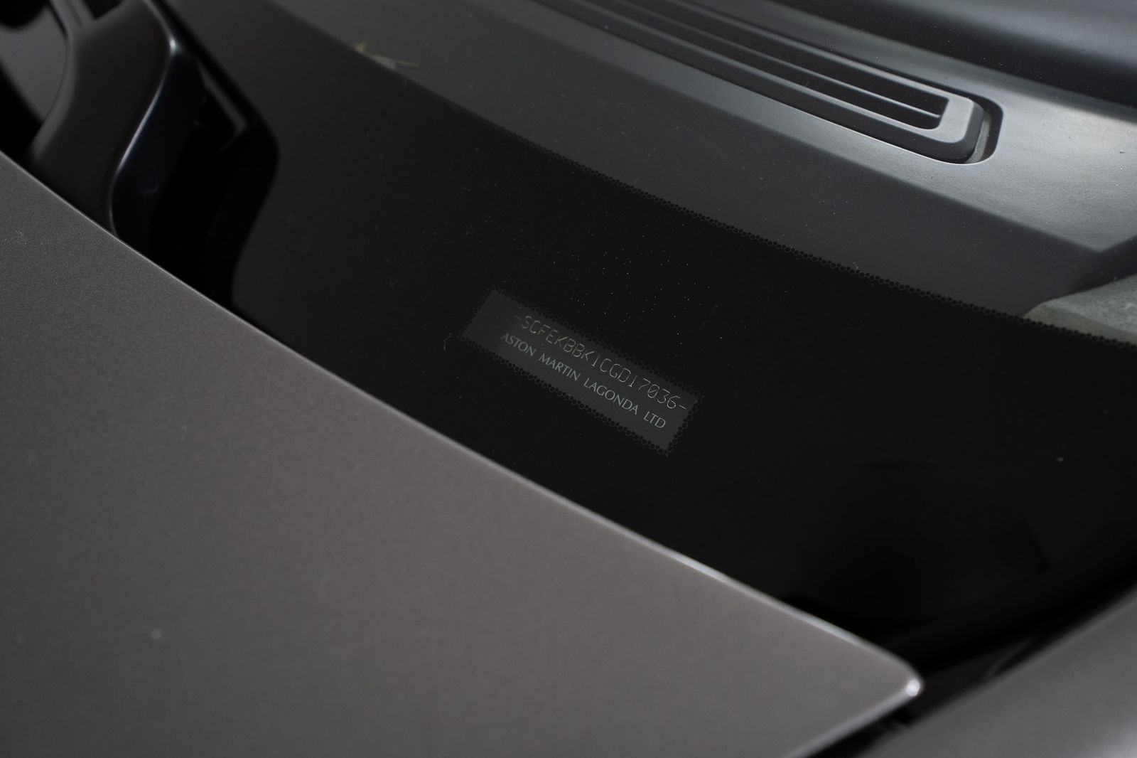 2012 Aston Martin V8 Vantage — full photo 13 of 50