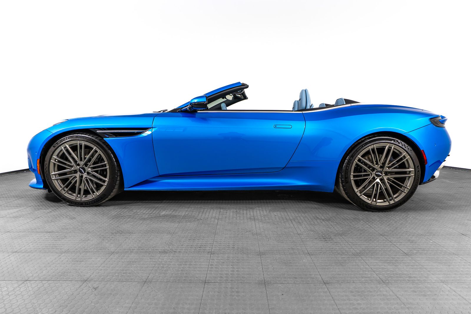 2024 Aston Martin DB12 Volante — full photo 54 of 55