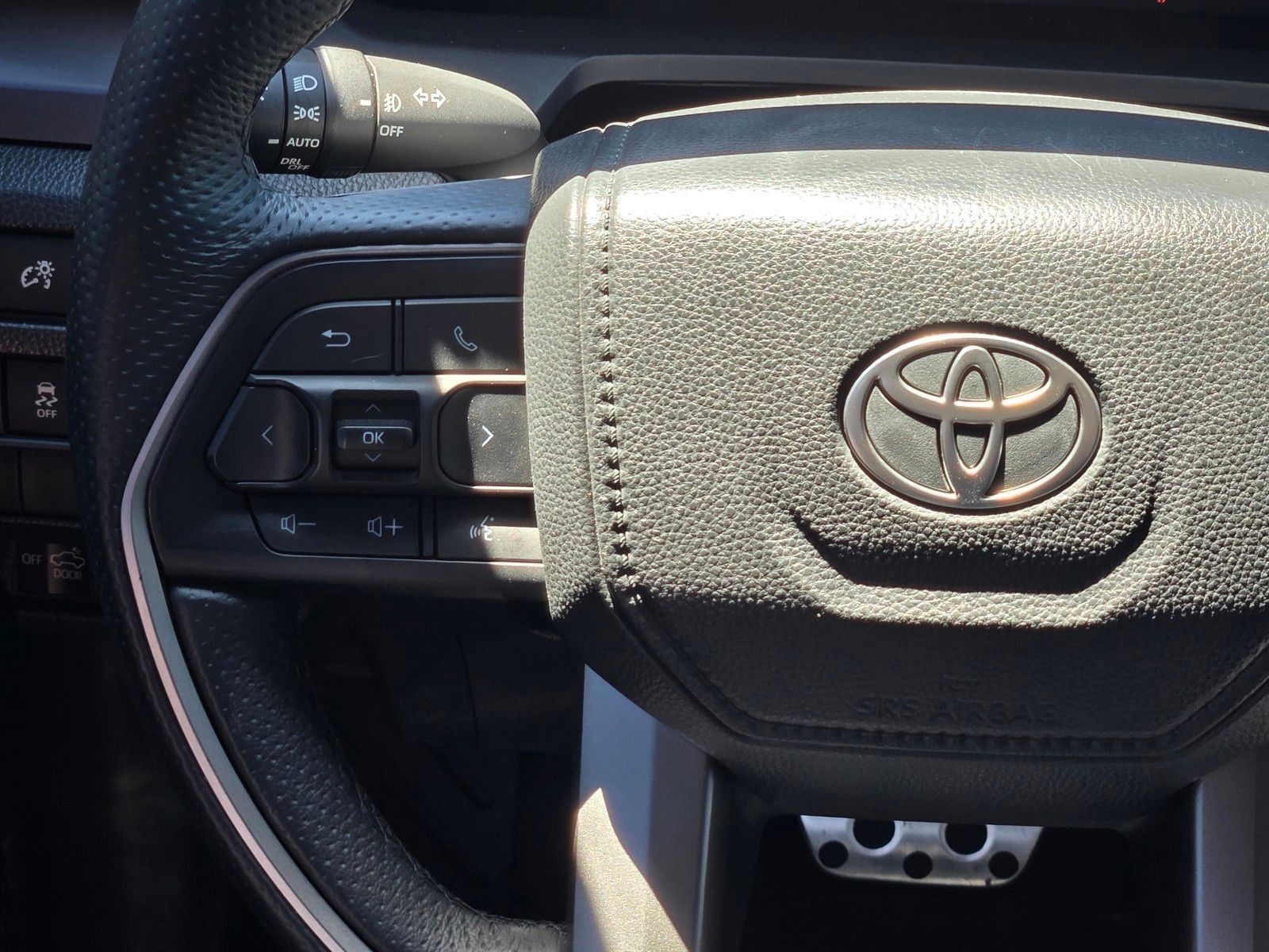 2025 Toyota Tacoma TRD Sport — full photo 15 of 28
