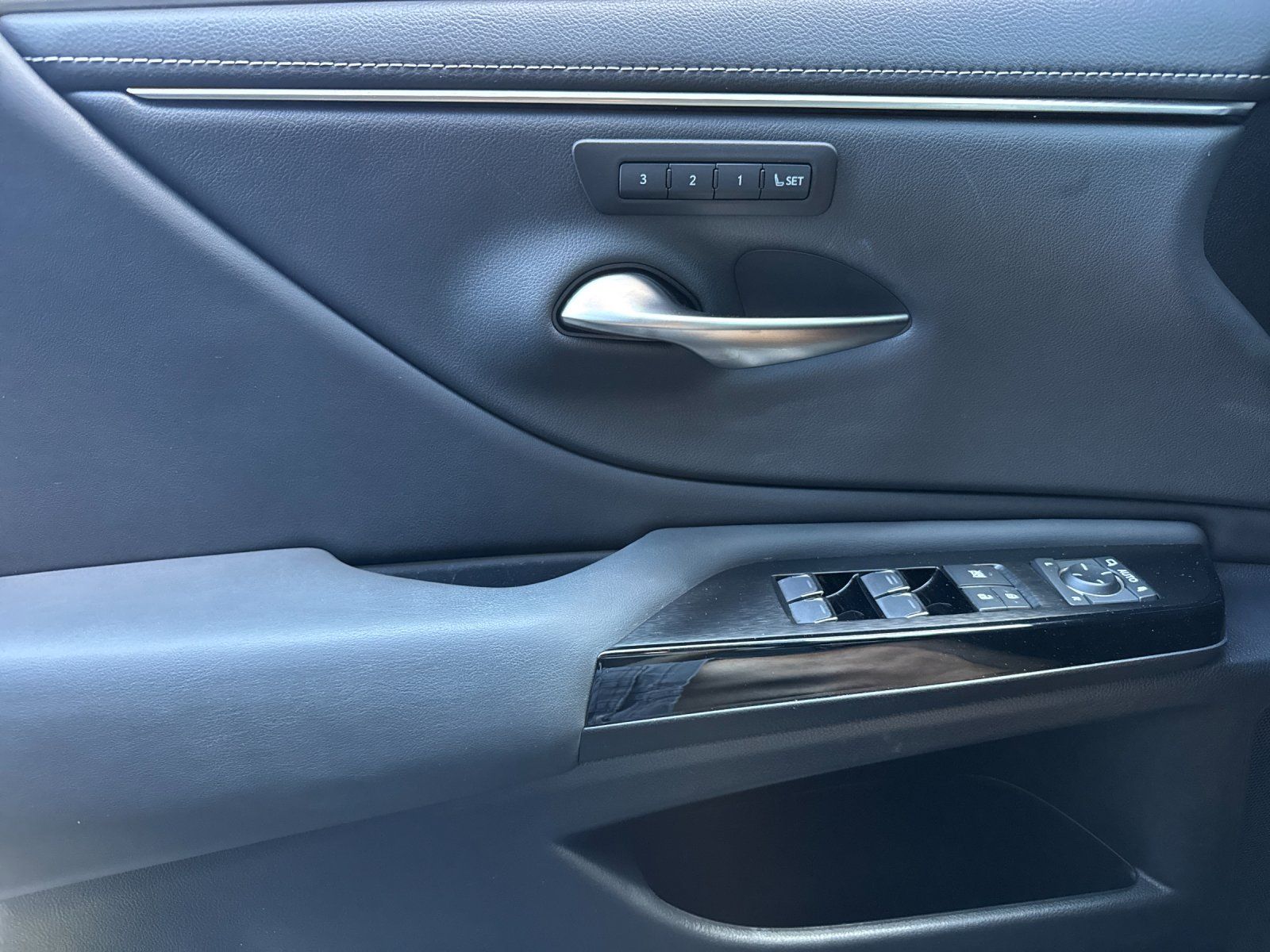 2022 Lexus ES 350 F Sport — full photo 11 of 27