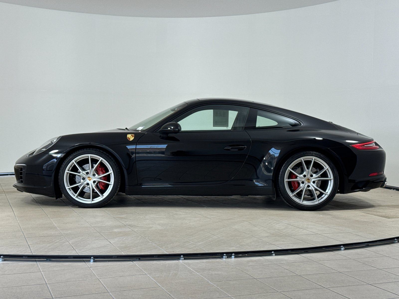 2017 Porsche 911 Carrera — full photo 2 of 28