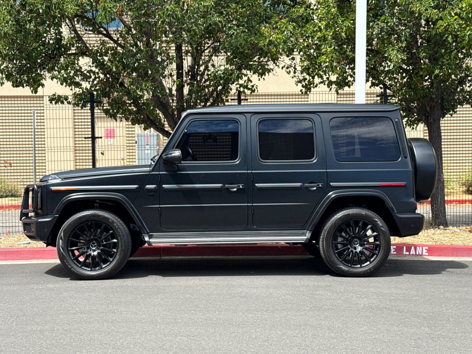 2022 Mercedes-Benz G-Class G 550 — full photo 2 of 31