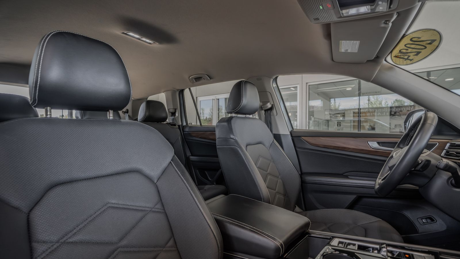 2024 Volkswagen Atlas 2.0T SE w/Technology — full photo 32 of 35