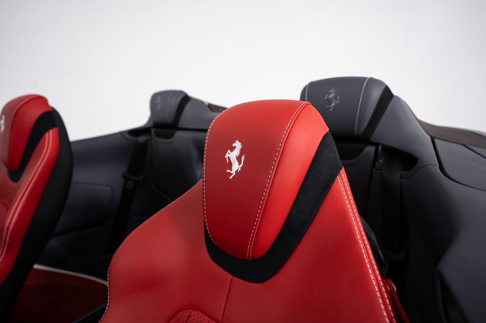 2025 Ferrari Roma Spider — full photo 27 of 51