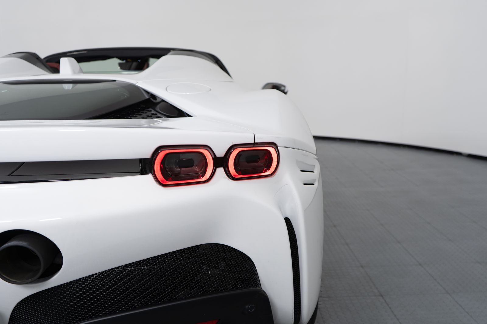 2024 Ferrari SF90 Spider — full photo 32 of 50