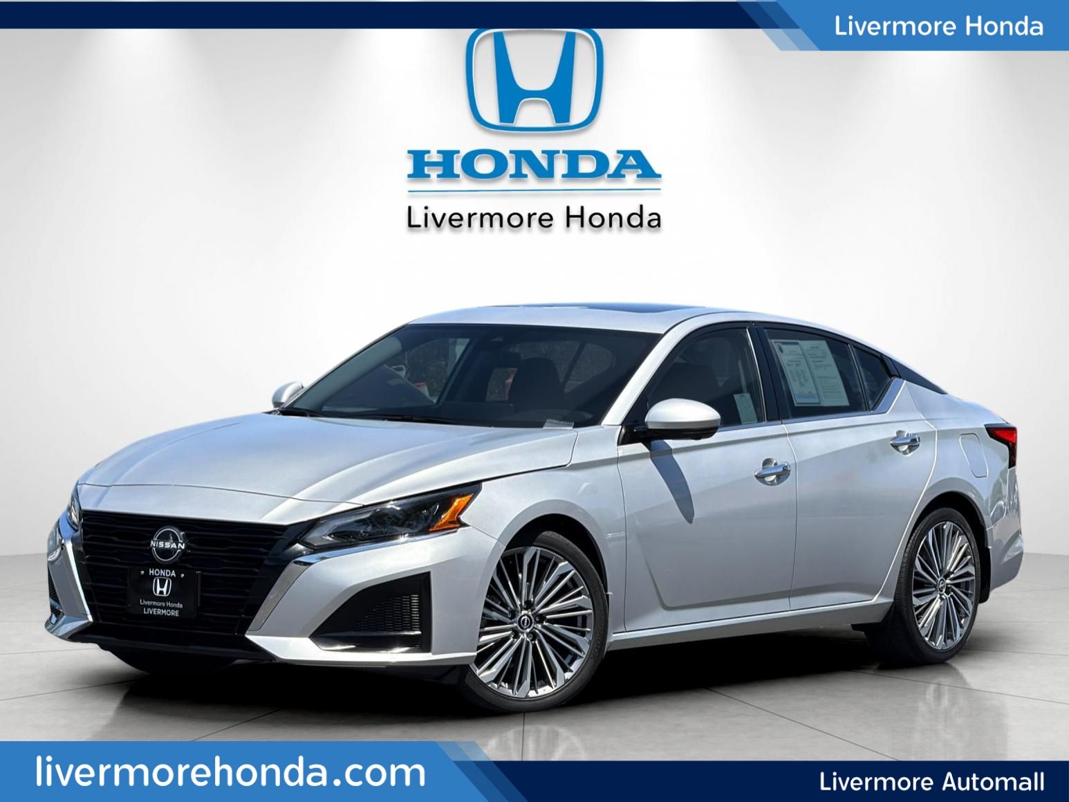 2024 Nissan Altima 2.5 SL — full photo 1 of 27