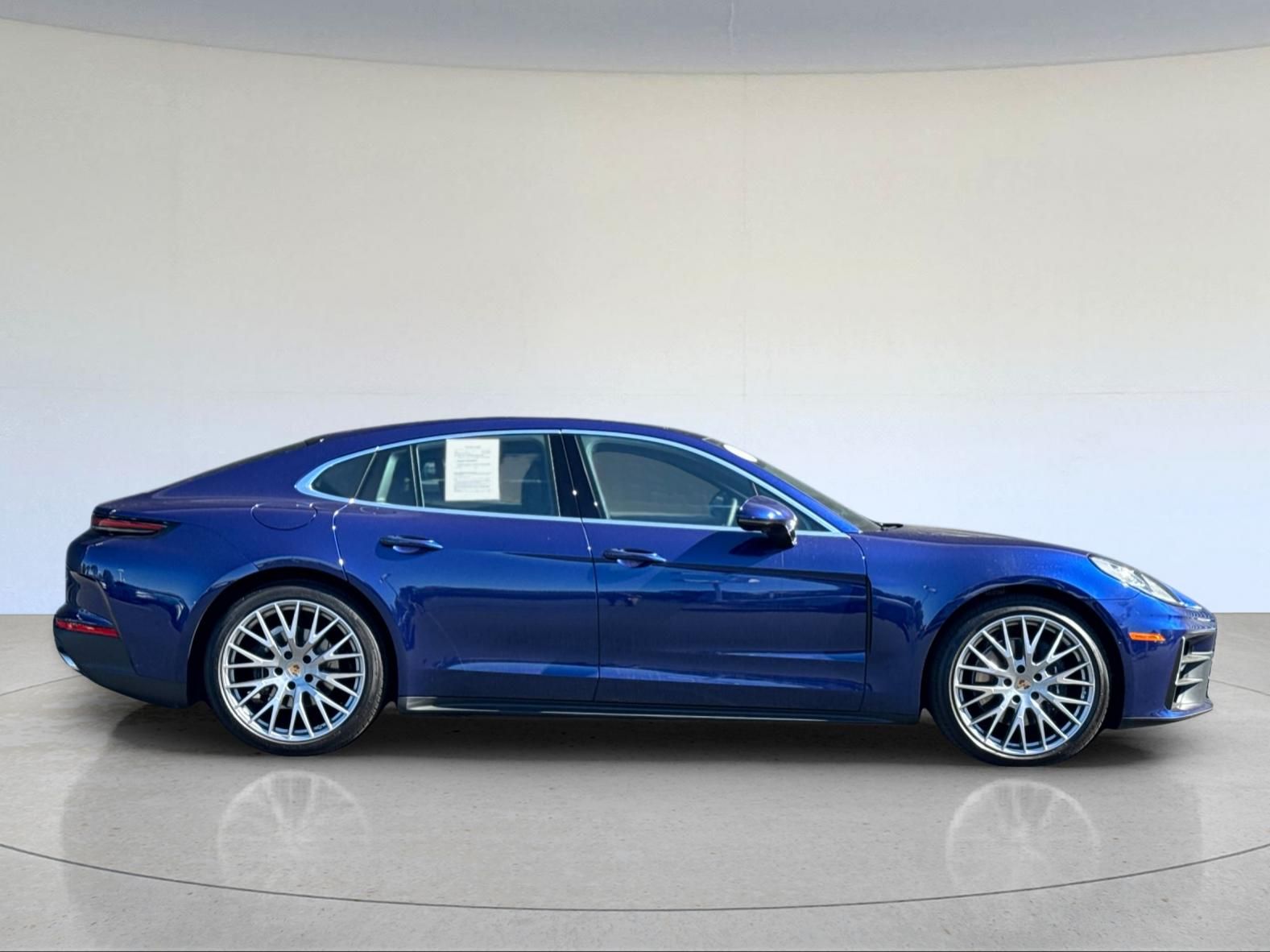 2025 Porsche Panamera 4 — full photo 10 of 29