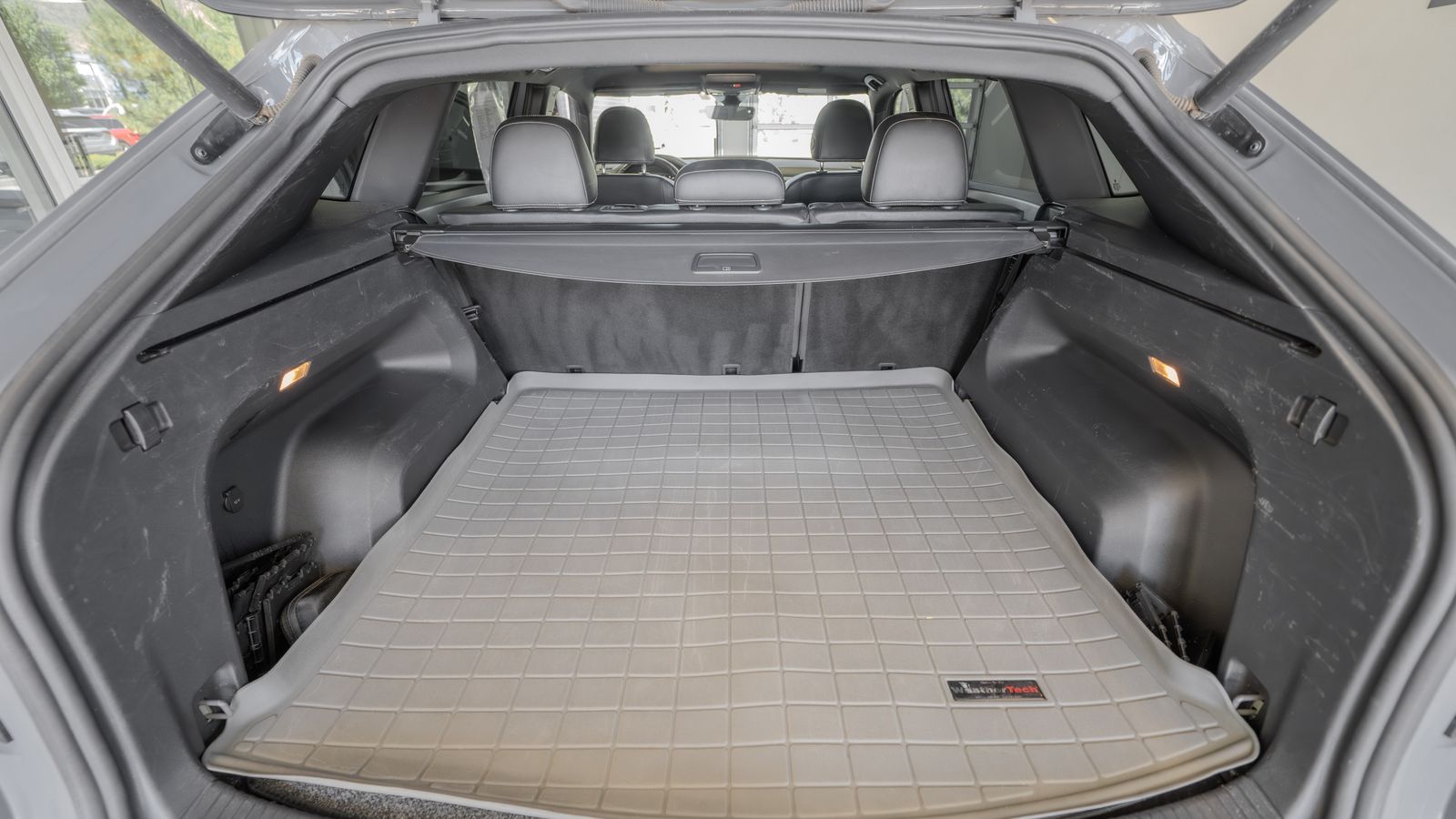 2022 Volkswagen Atlas Cross Sport 3.6L V6 SEL R-Line — full photo 33 of 34